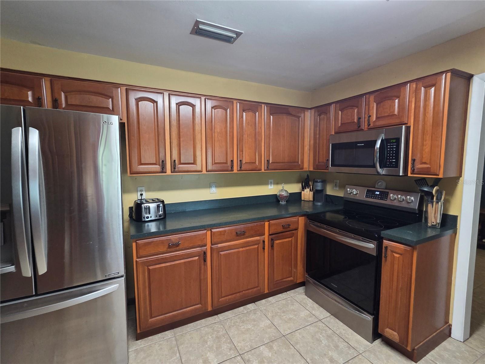 Listing photo id 5 for 1007 Yarnell Avenue