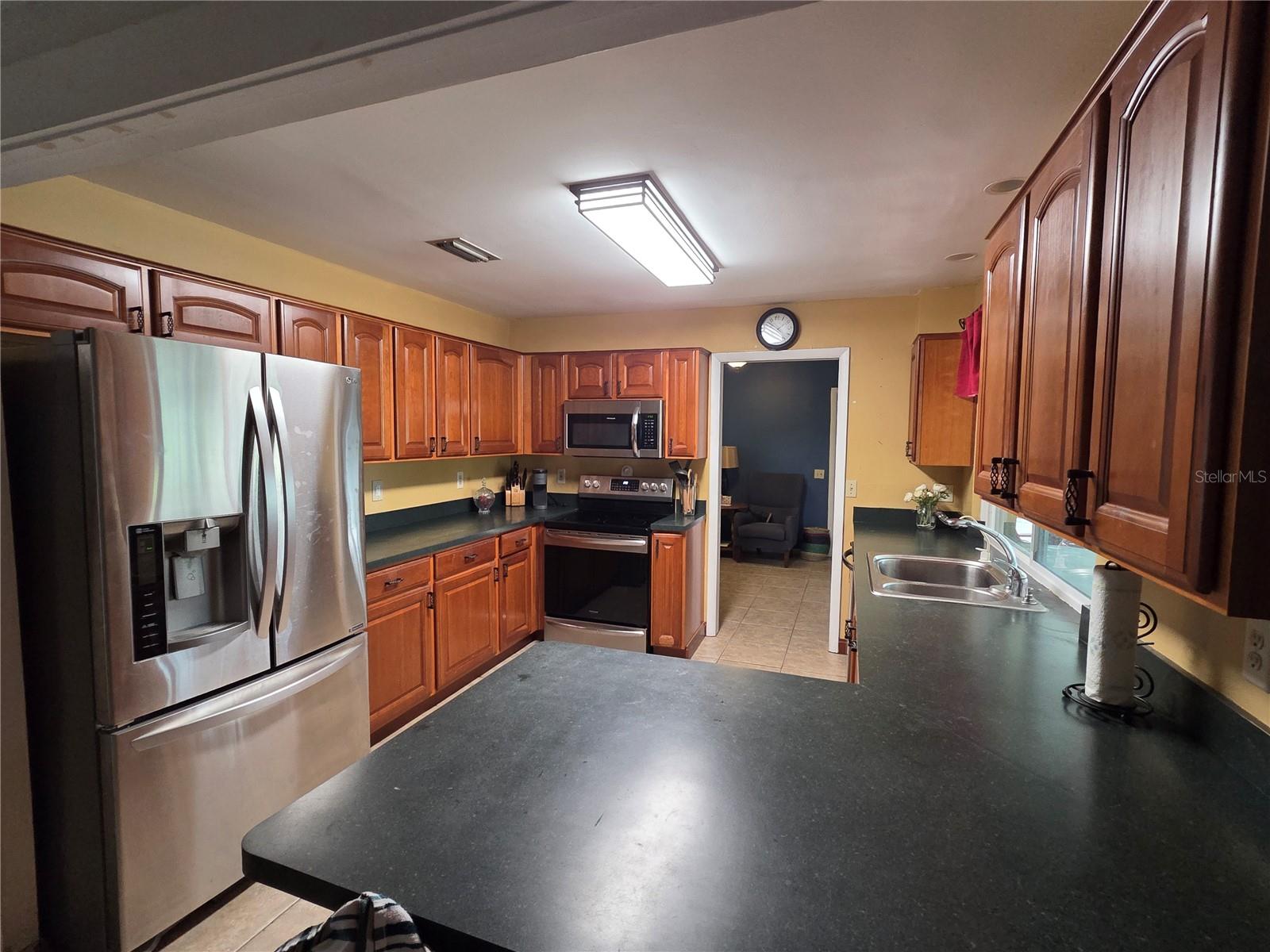 Listing photo id 7 for 1007 Yarnell Avenue