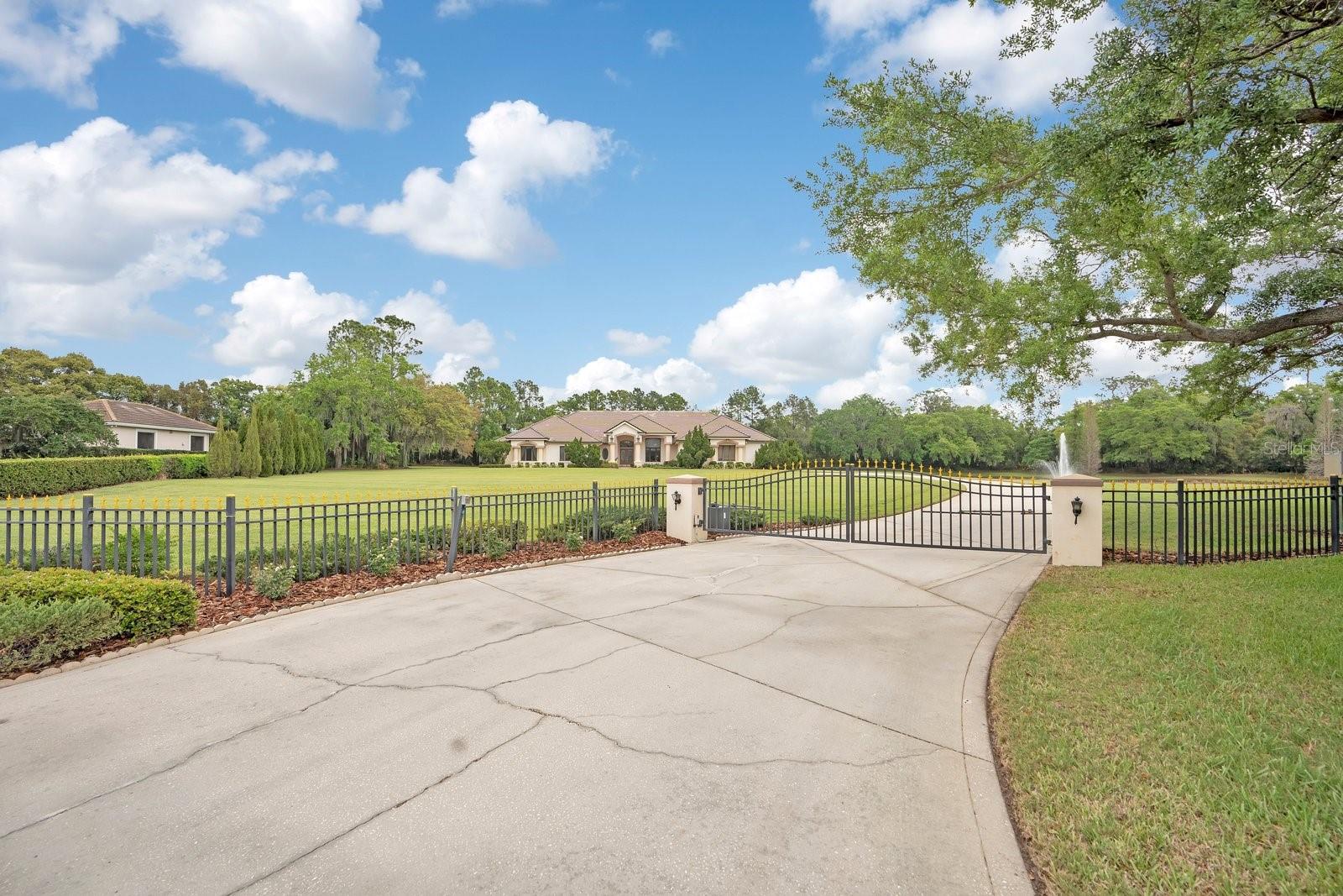 Image 5 of 90 For 3300 Bridgefield Drive