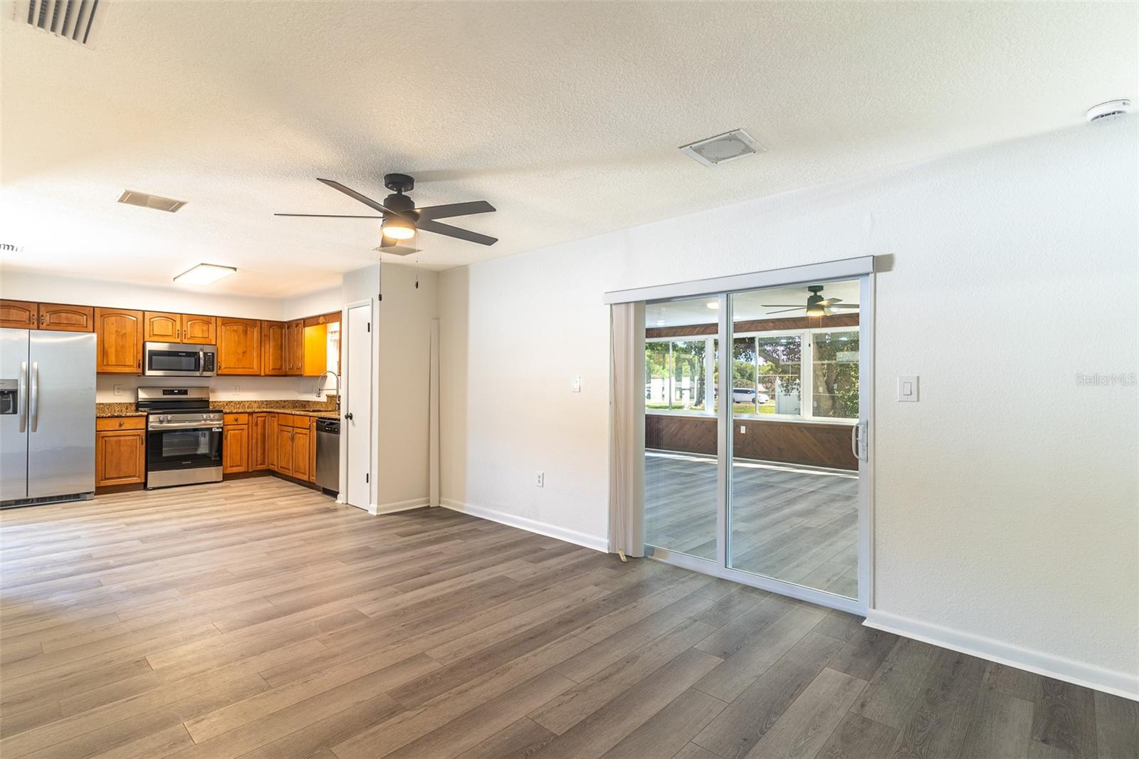 Image 13 of 33 For 4006 Hollyhead Circle S