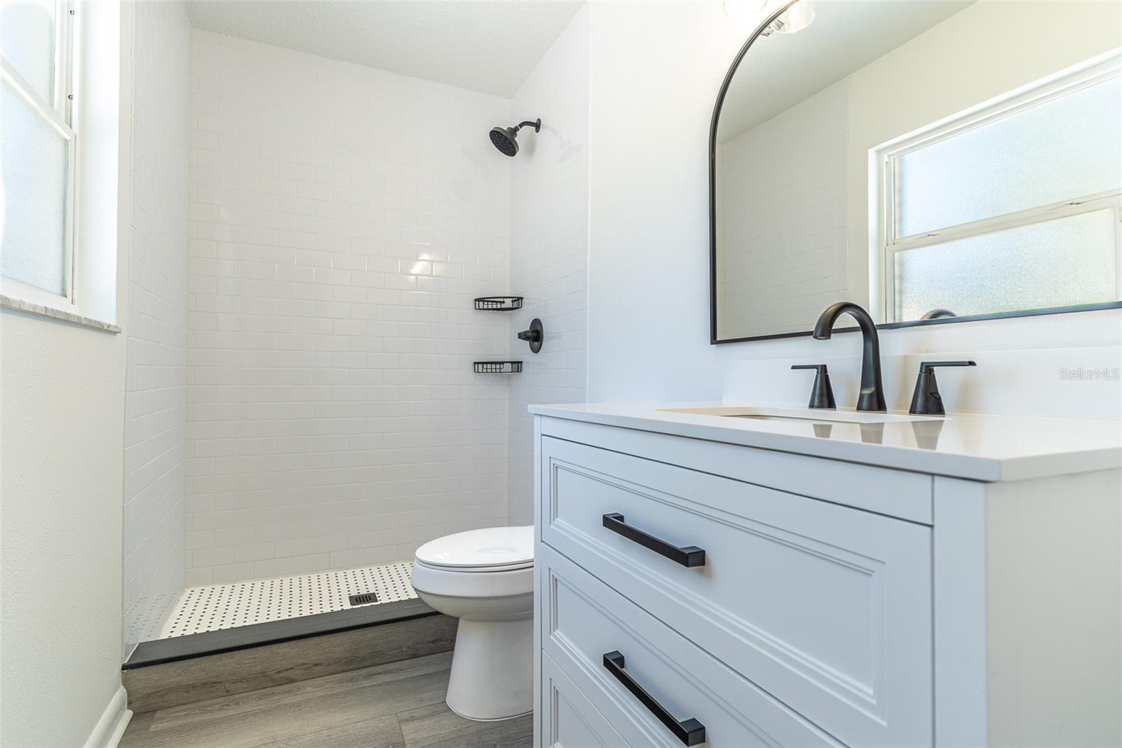 Image 14 of 33 For 4006 Hollyhead Circle S