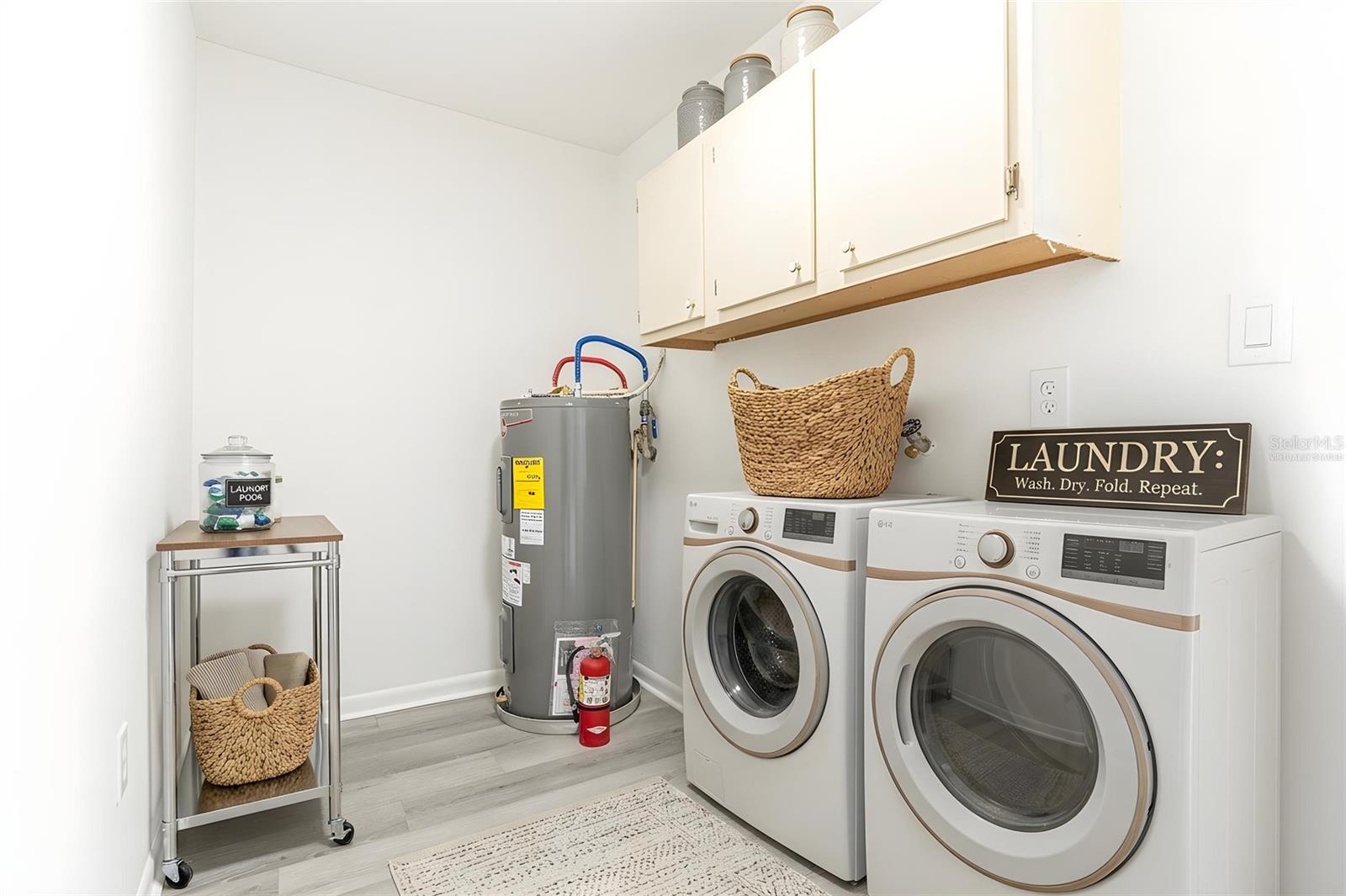 Image 16 of 33 For 4006 Hollyhead Circle S