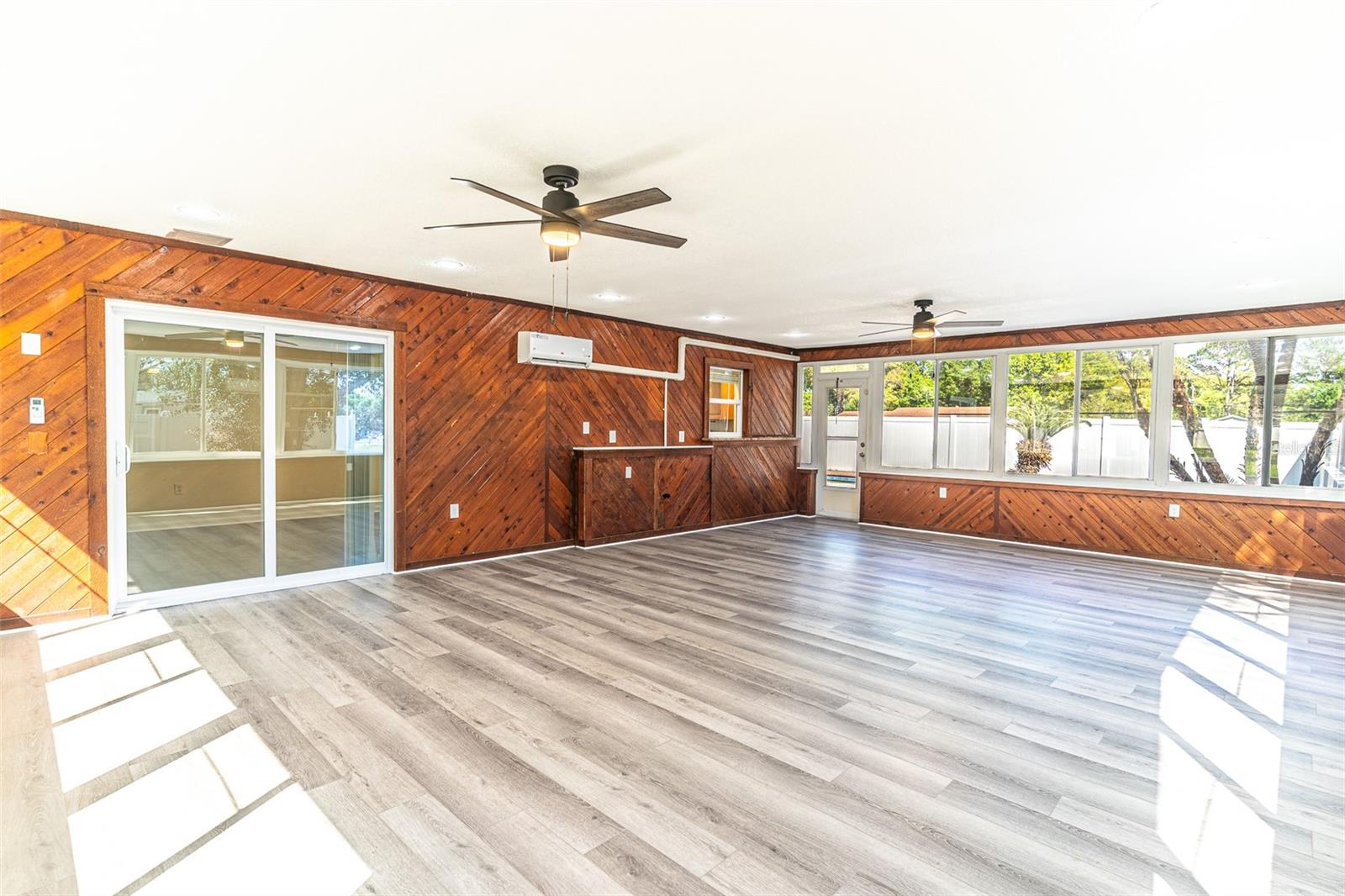 Image 21 of 33 For 4006 Hollyhead Circle S