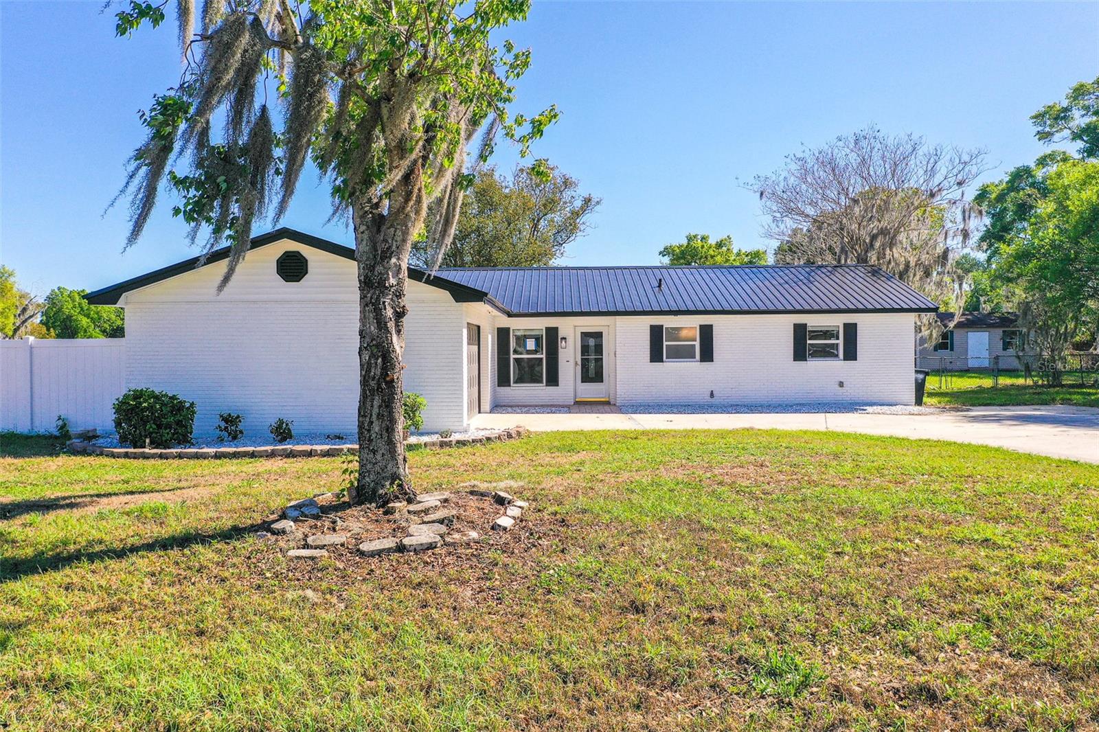 Image 22 of 33 For 4006 Hollyhead Circle S