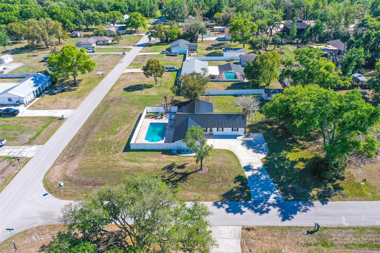 Image 26 of 33 For 4006 Hollyhead Circle S