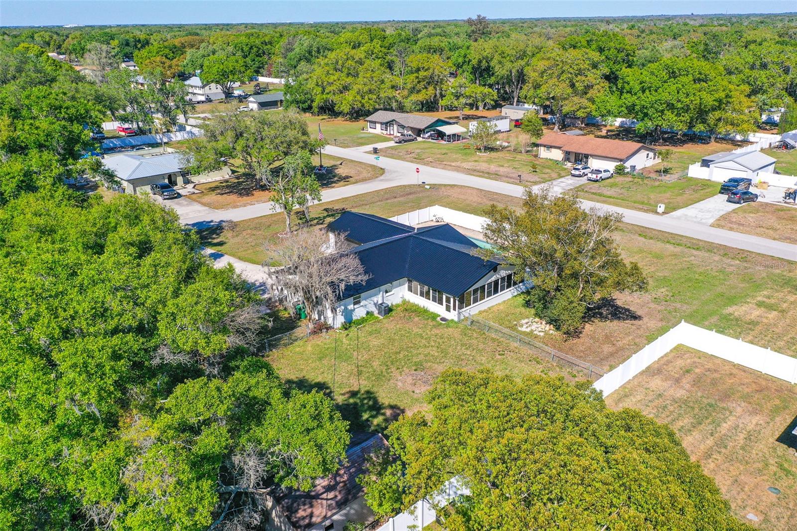 Image 27 of 33 For 4006 Hollyhead Circle S