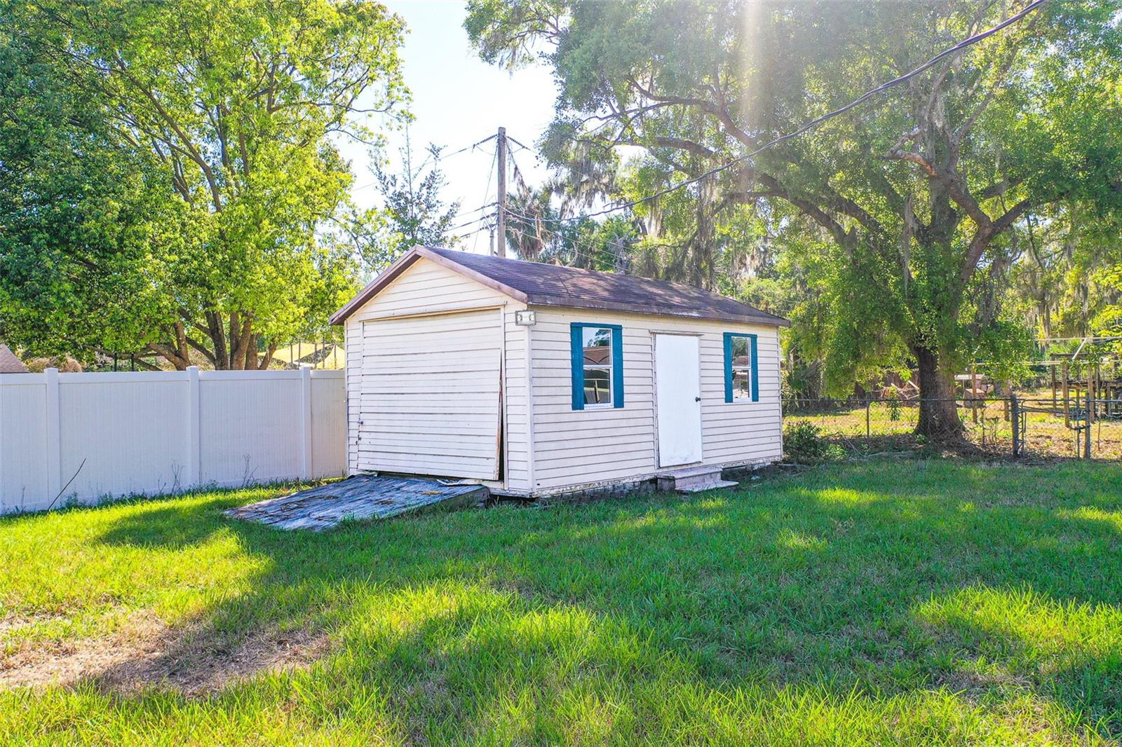 Image 28 of 33 For 4006 Hollyhead Circle S