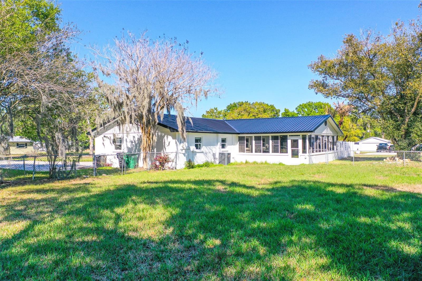 Image 29 of 33 For 4006 Hollyhead Circle S