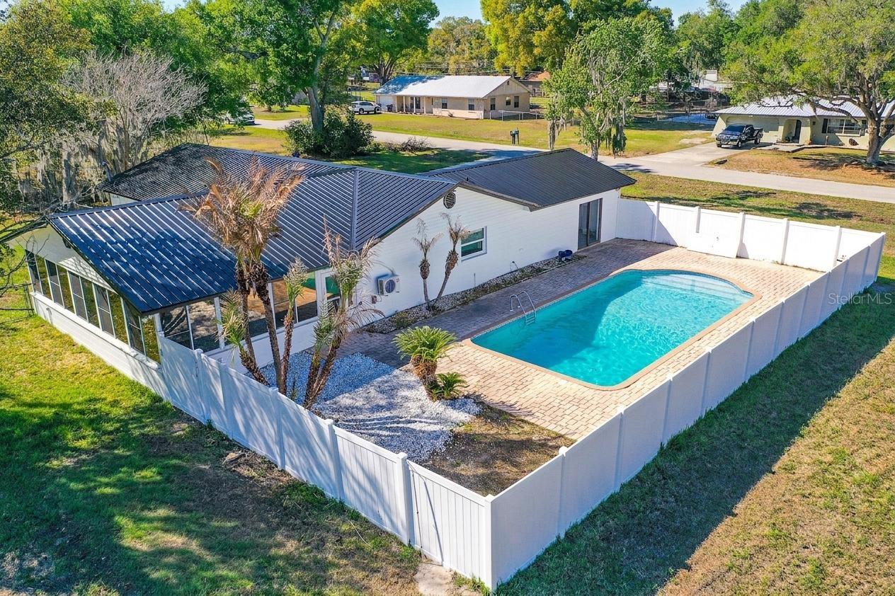 Image 3 of 33 For 4006 Hollyhead Circle S