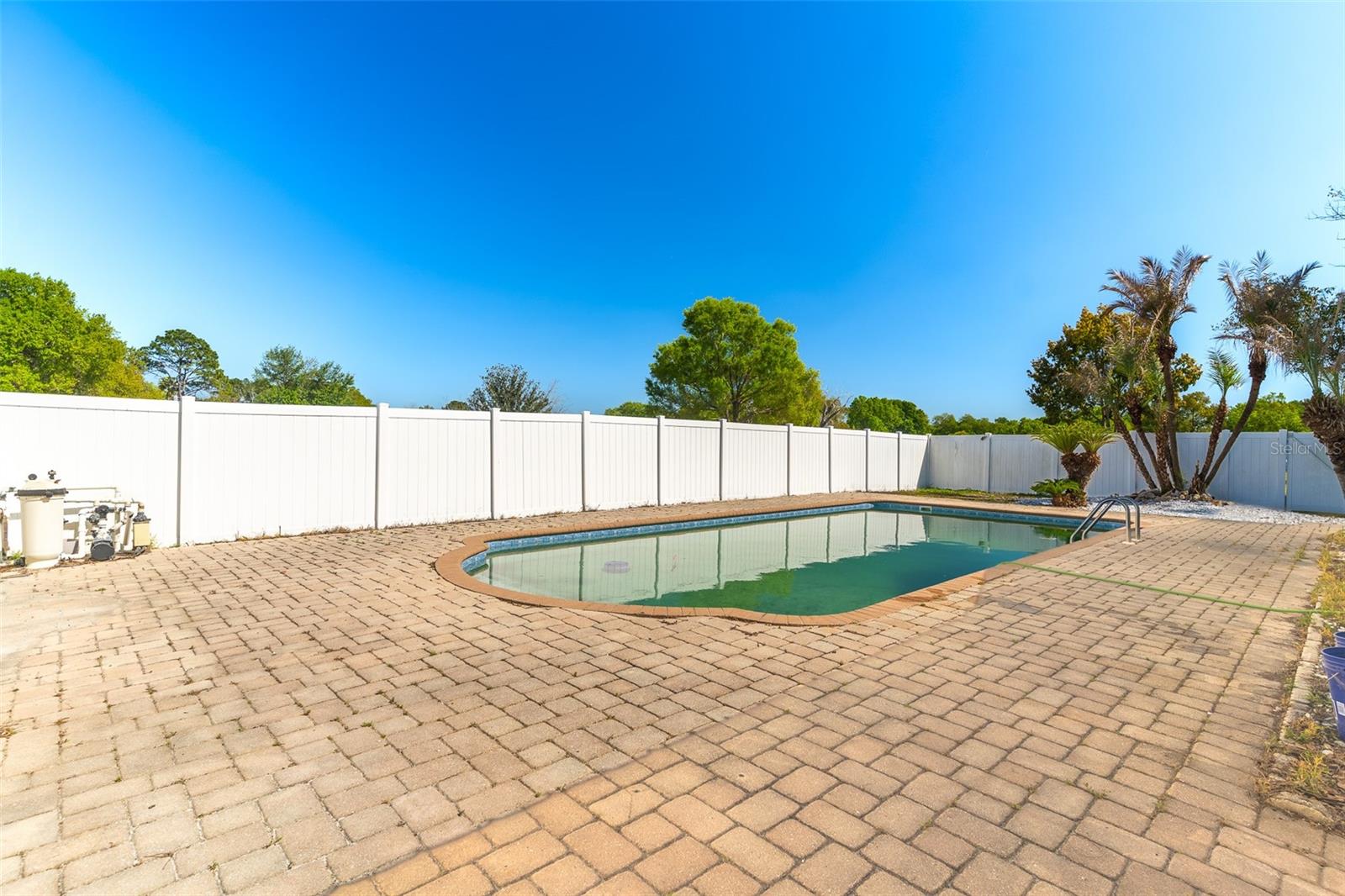 Image 32 of 33 For 4006 Hollyhead Circle S