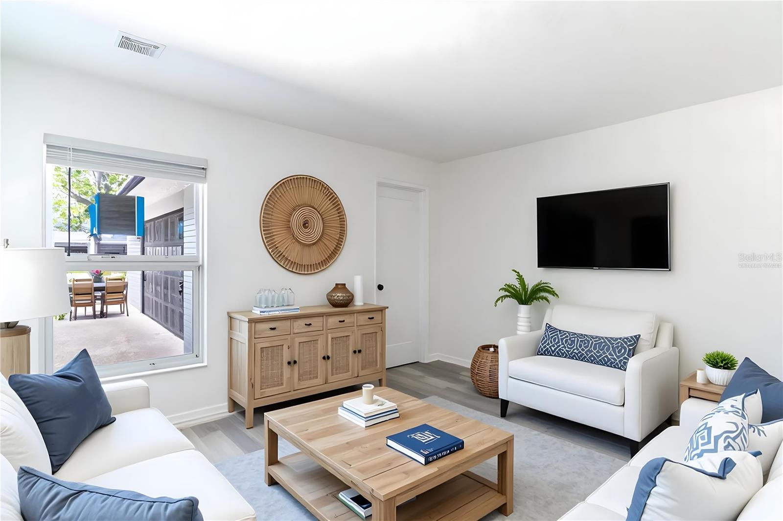 Image 4 of 33 For 4006 Hollyhead Circle S