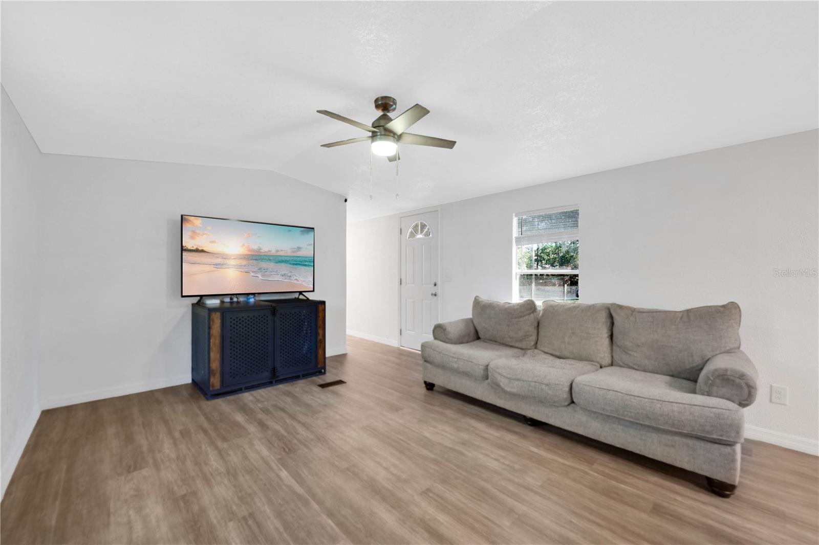 Image 8 of 31 For 37135 Pauls Drive