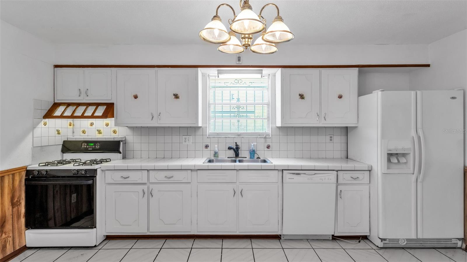 Image 16 of 34 For 614 Crawford Street