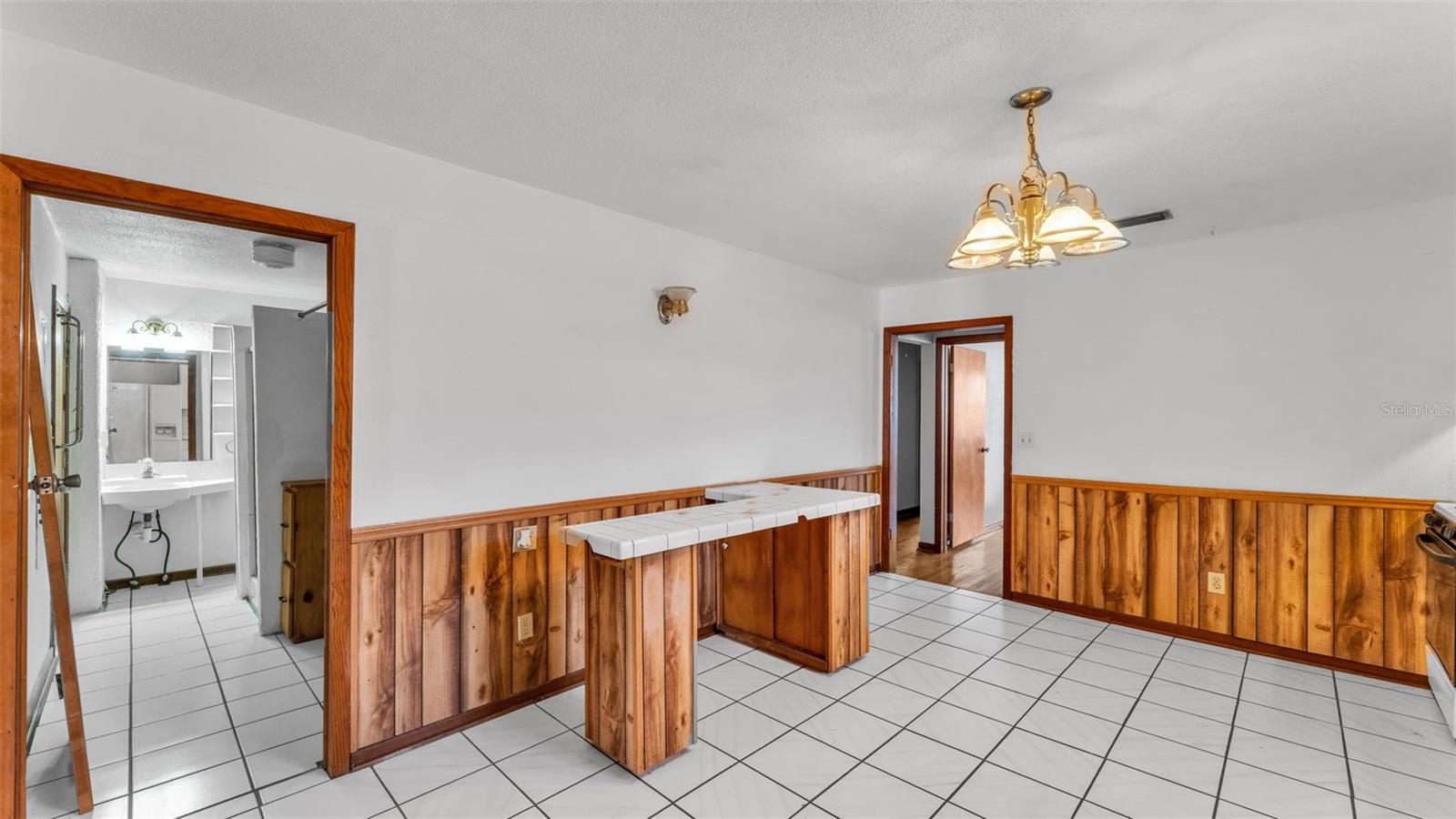 Image 17 of 34 For 614 Crawford Street