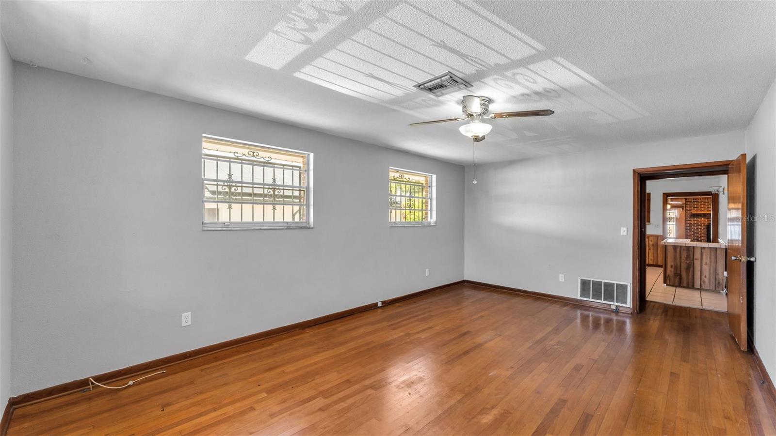 Image 6 of 34 For 614 Crawford Street