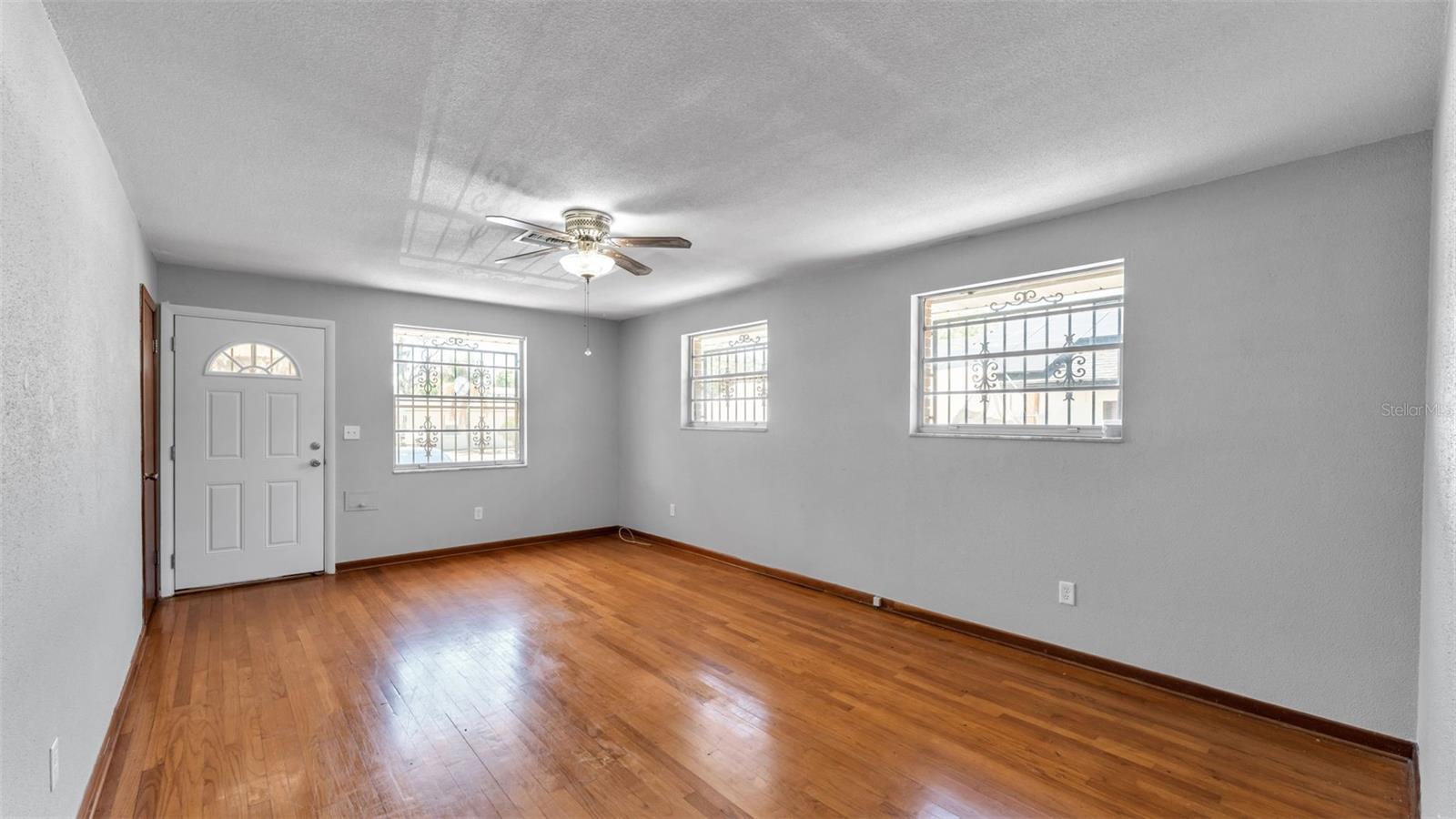 Image 8 of 34 For 614 Crawford Street