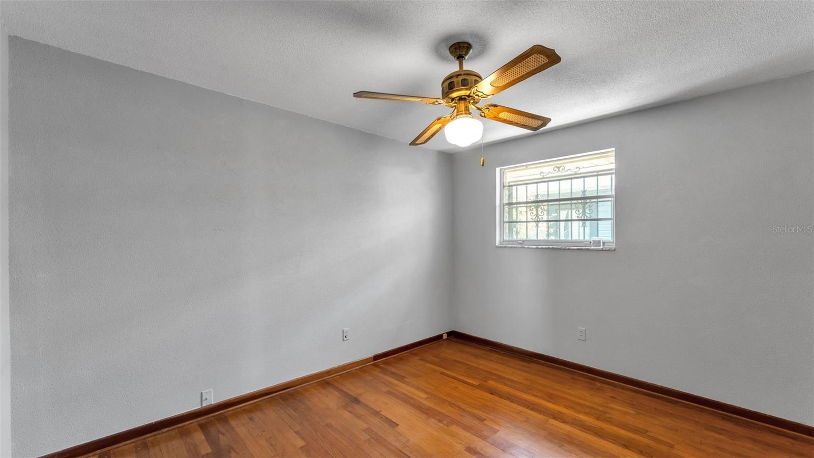 Image 9 of 34 For 614 Crawford Street