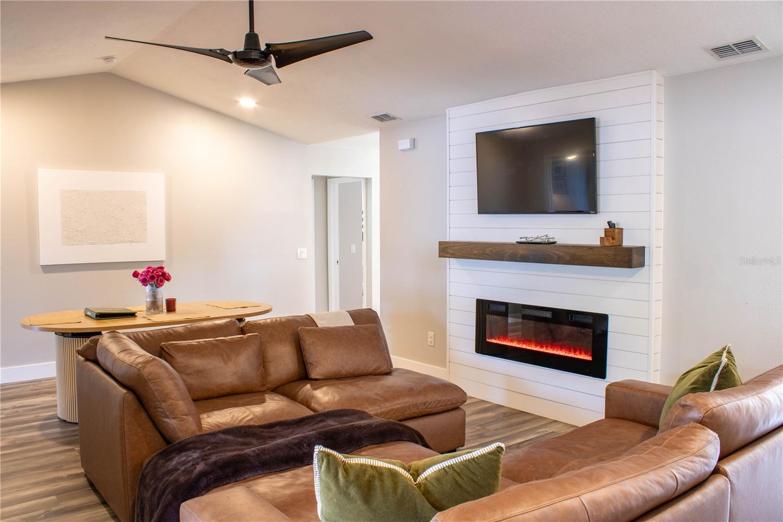 Image 16 of 39 For 1413 Sandalwood Drive