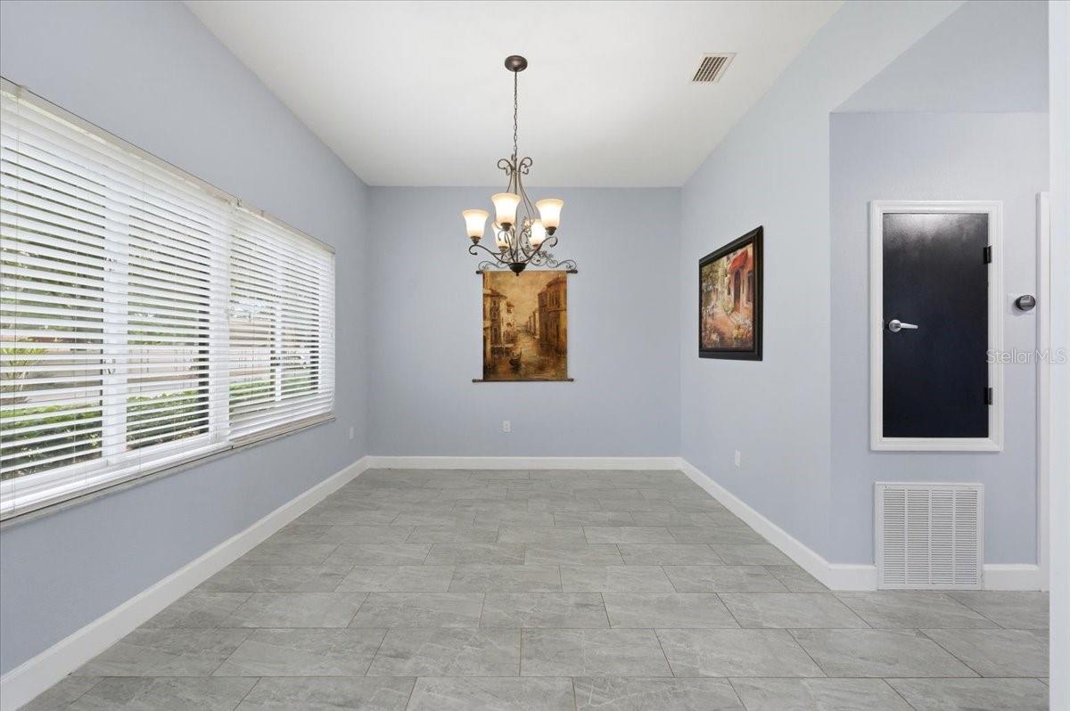 Image 42 of 100 For 3943 Campbell Road