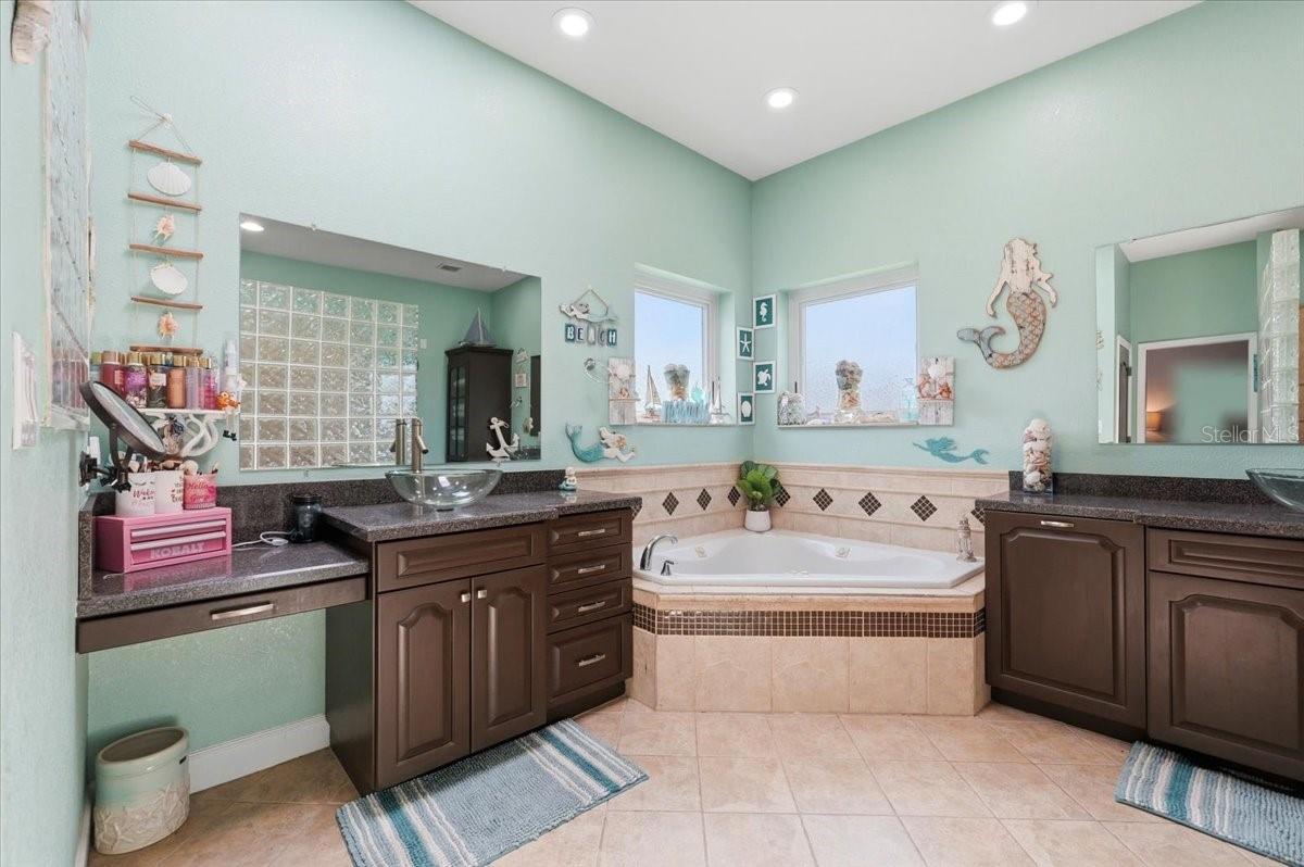 Image 49 of 100 For 3943 Campbell Road