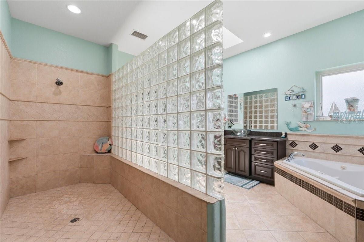 Image 54 of 100 For 3943 Campbell Road