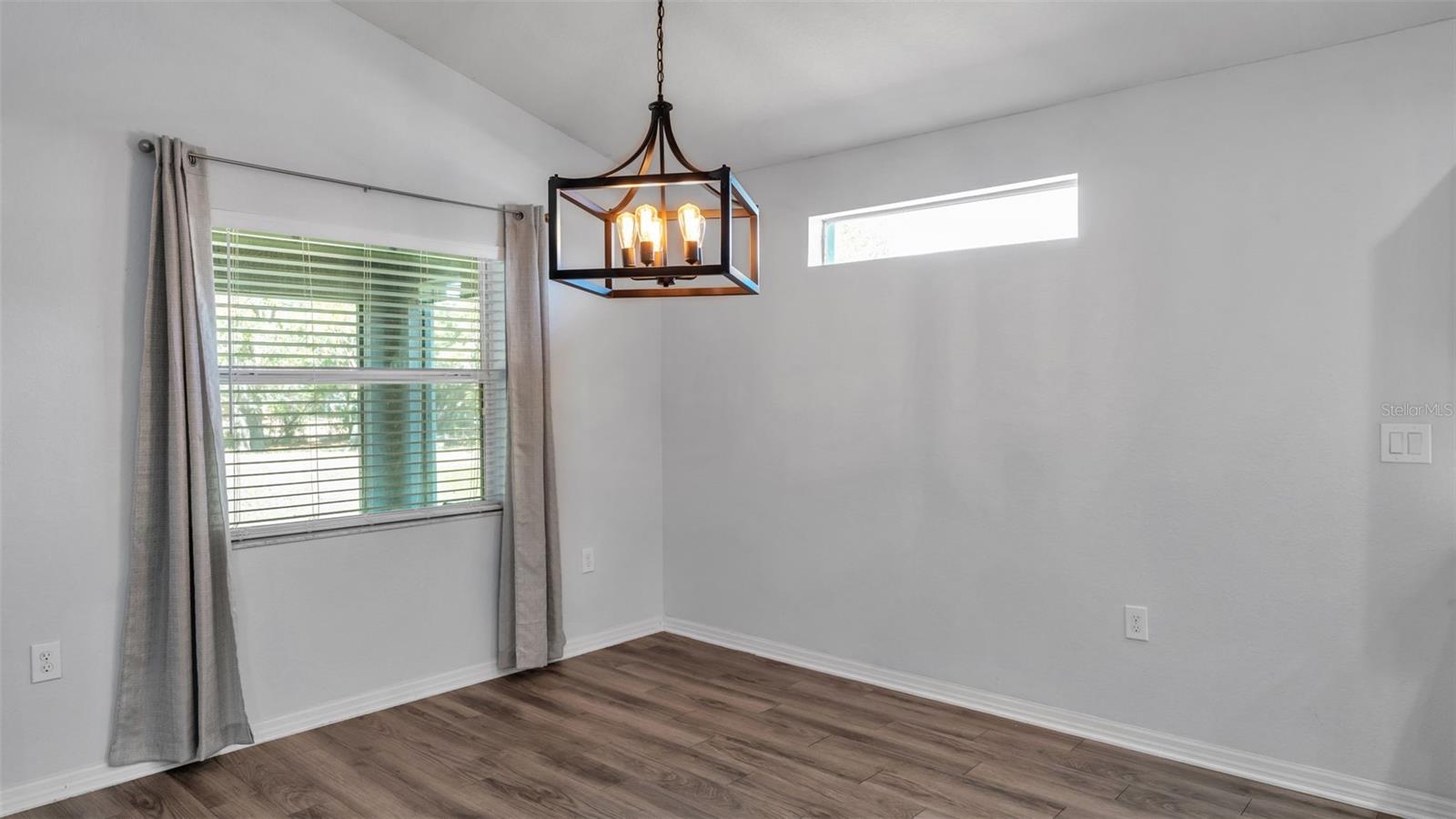 Image 10 of 49 For 501 Interlock Street