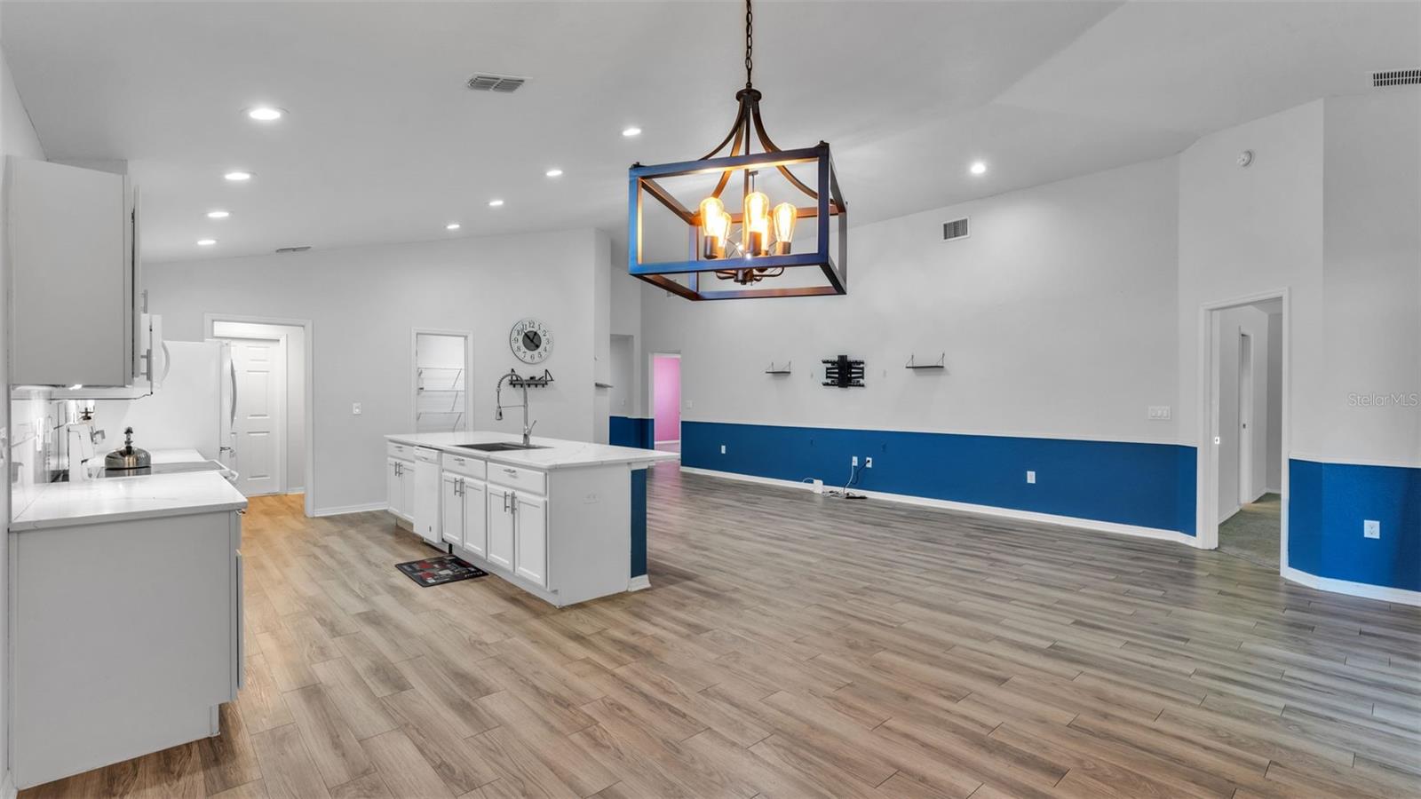 Image 11 of 49 For 501 Interlock Street