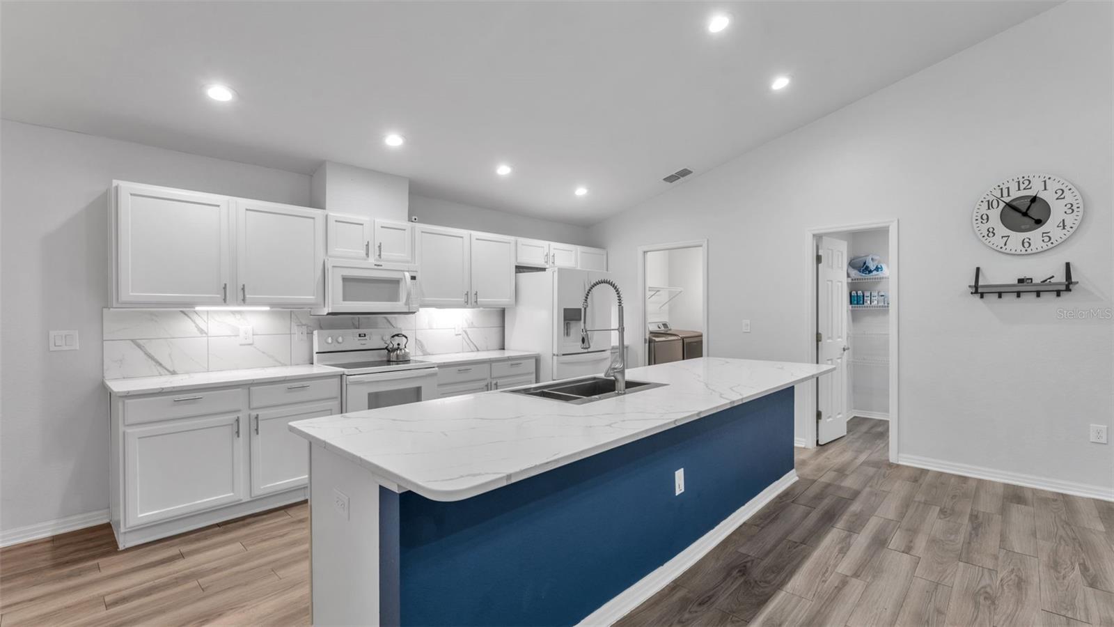 Image 12 of 49 For 501 Interlock Street