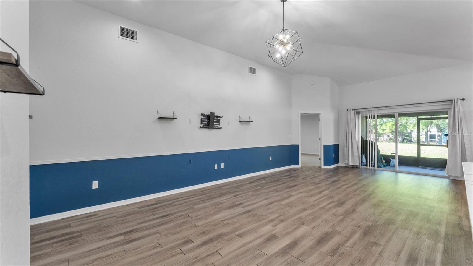 Image 16 of 49 For 501 Interlock Street