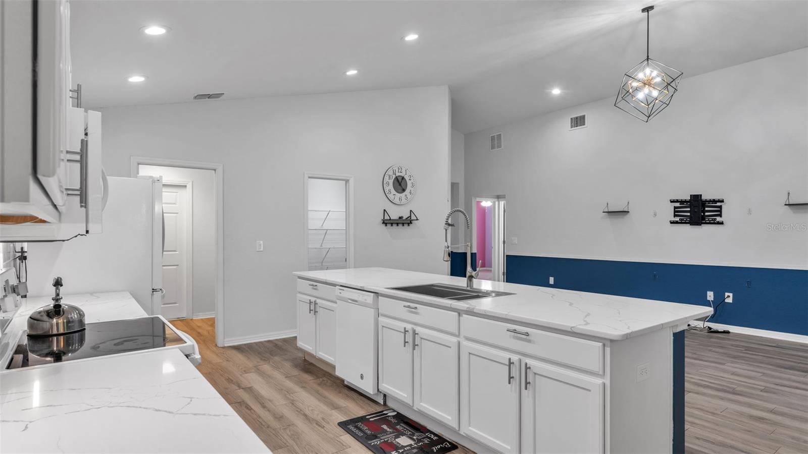 Image 18 of 49 For 501 Interlock Street