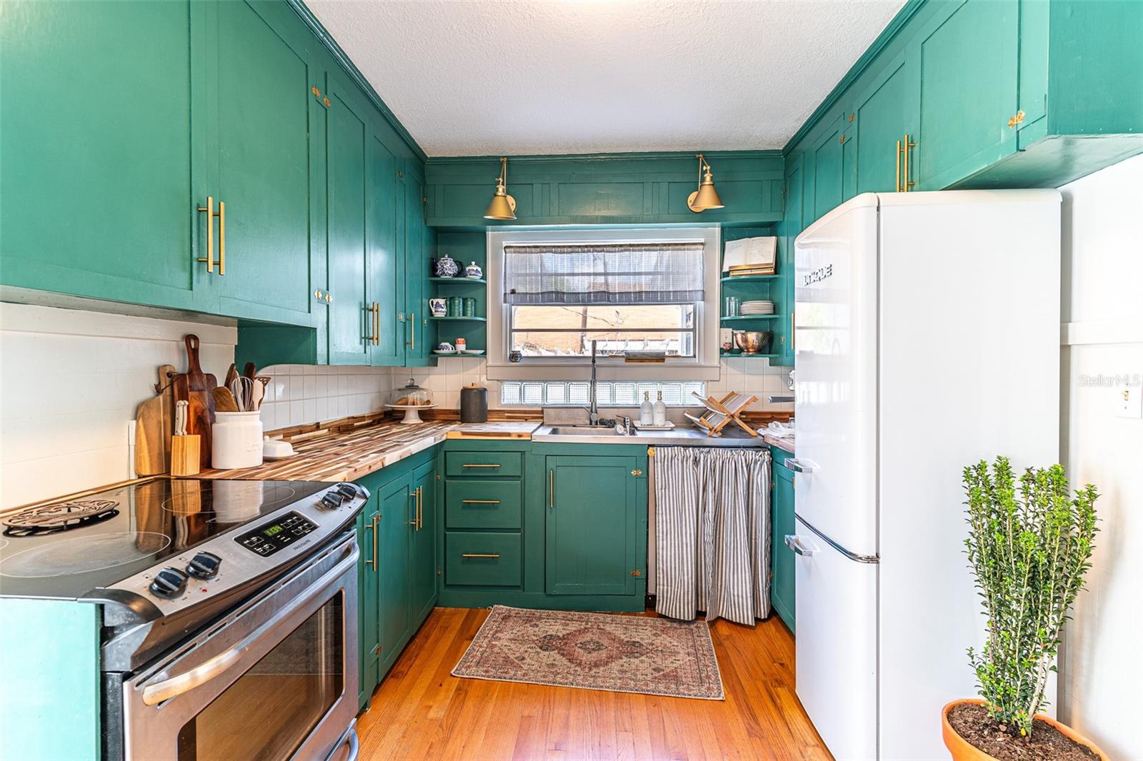 Image 11 of 42 For 325 Johnson Avenue