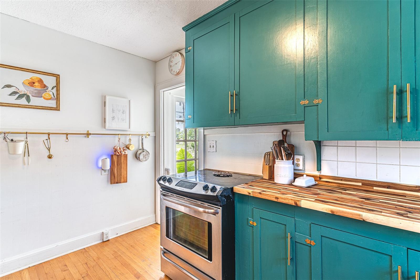 Image 12 of 42 For 325 Johnson Avenue