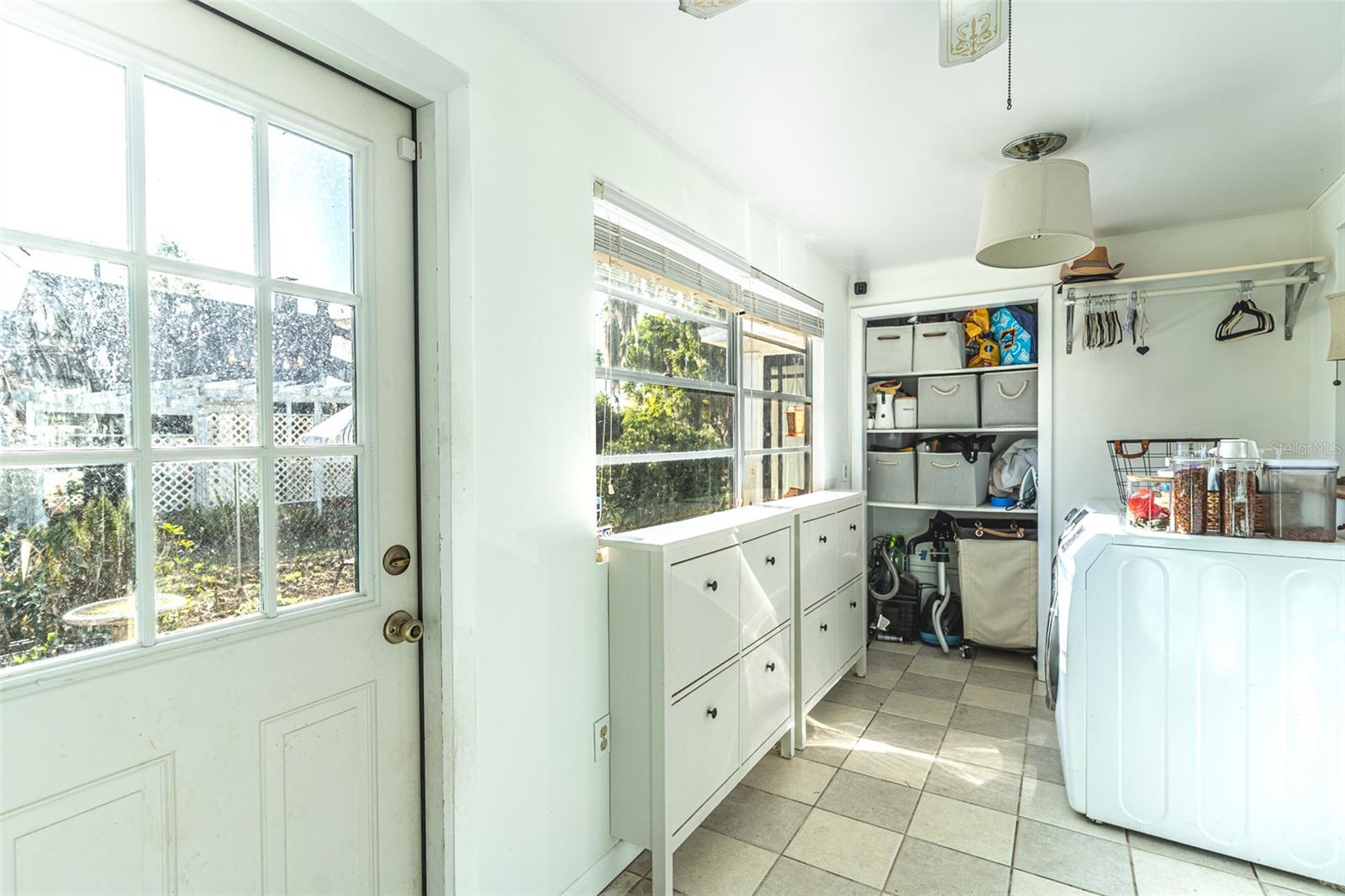 Image 14 of 42 For 325 Johnson Avenue