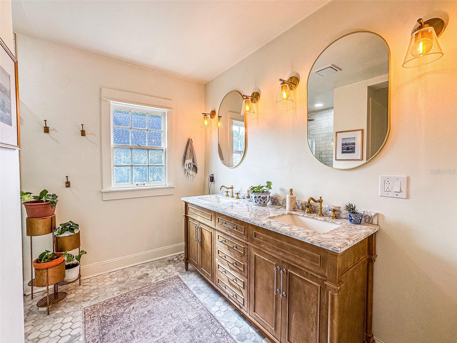 Image 19 of 42 For 325 Johnson Avenue