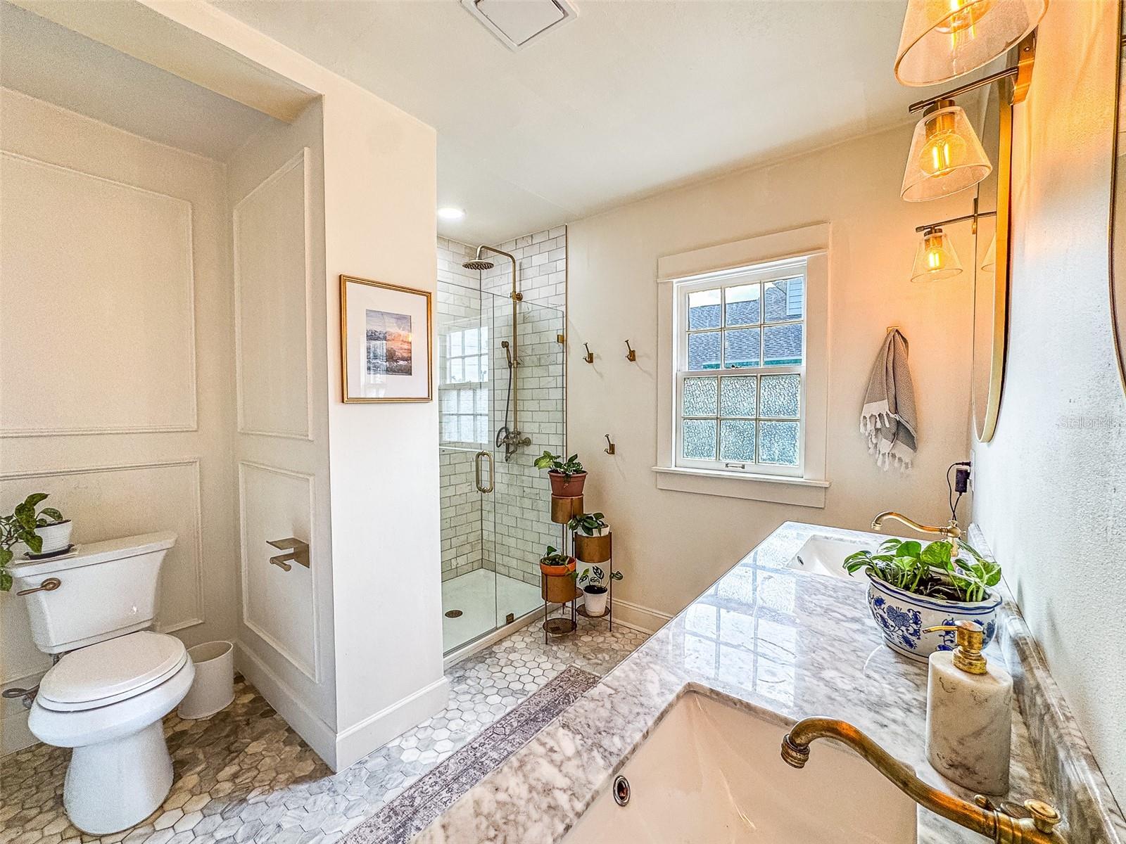 Image 21 of 42 For 325 Johnson Avenue