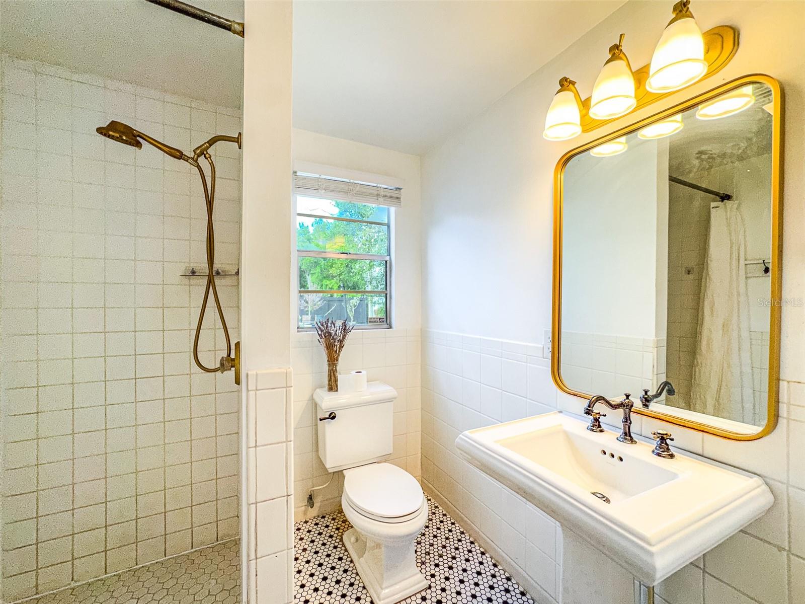 Image 23 of 42 For 325 Johnson Avenue