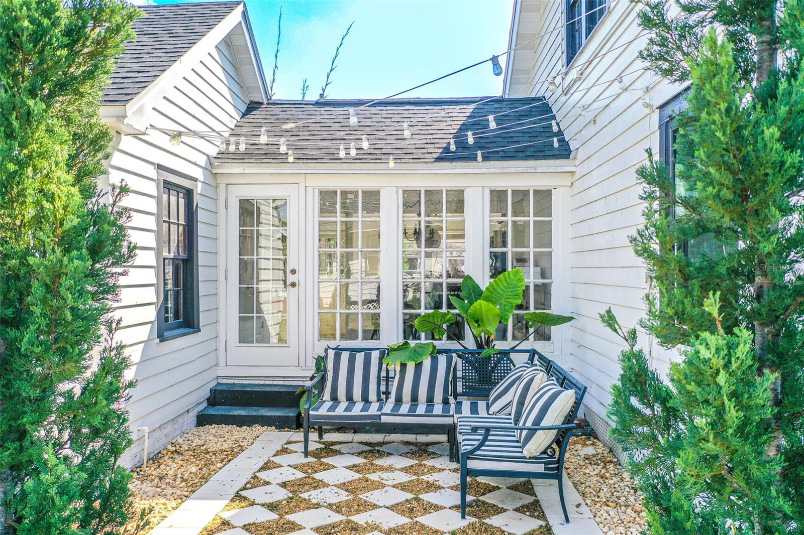 Image 3 of 42 For 325 Johnson Avenue