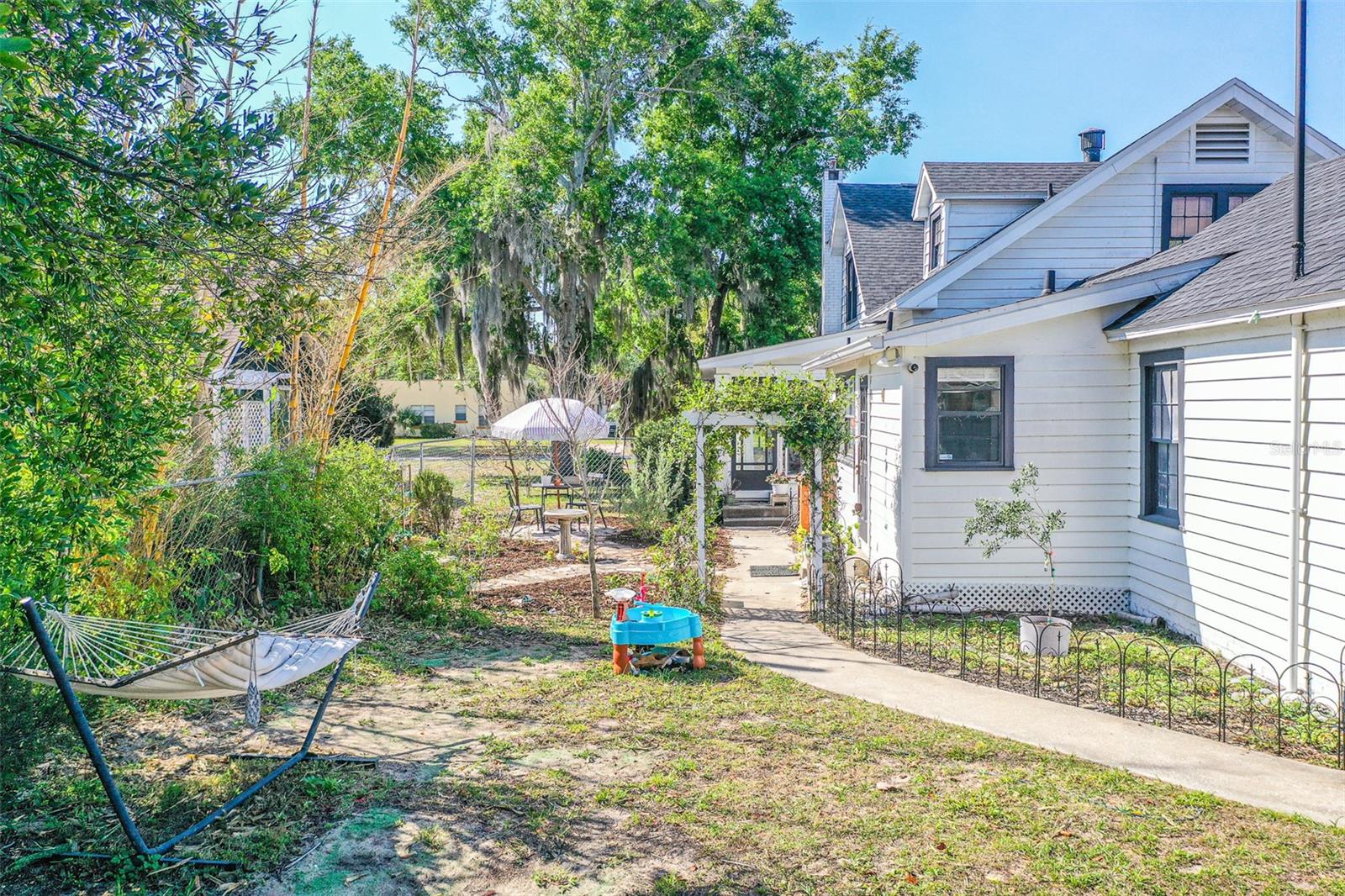 Image 32 of 42 For 325 Johnson Avenue