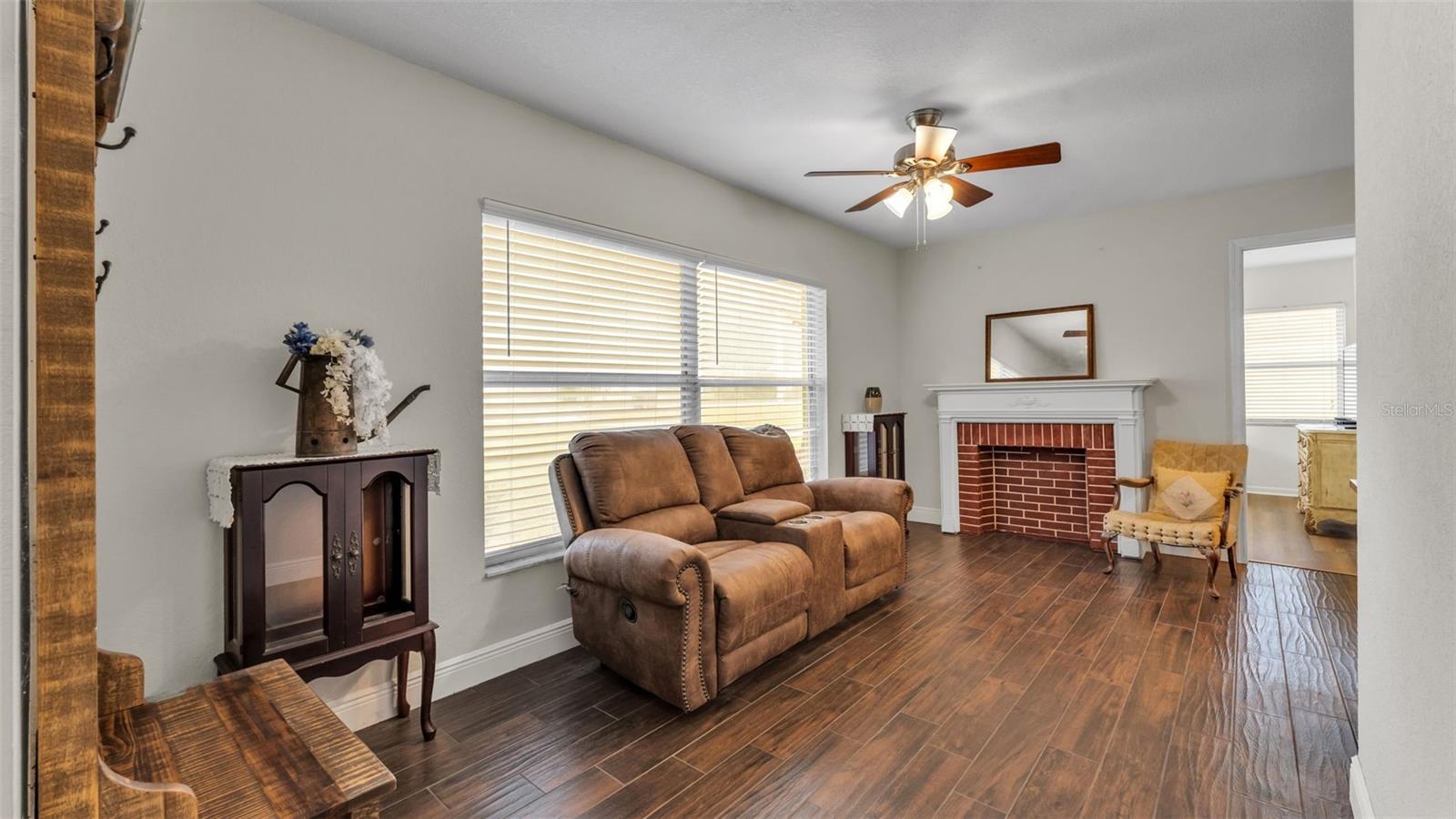 Image 14 of 41 For 815 Socrum Loop Road