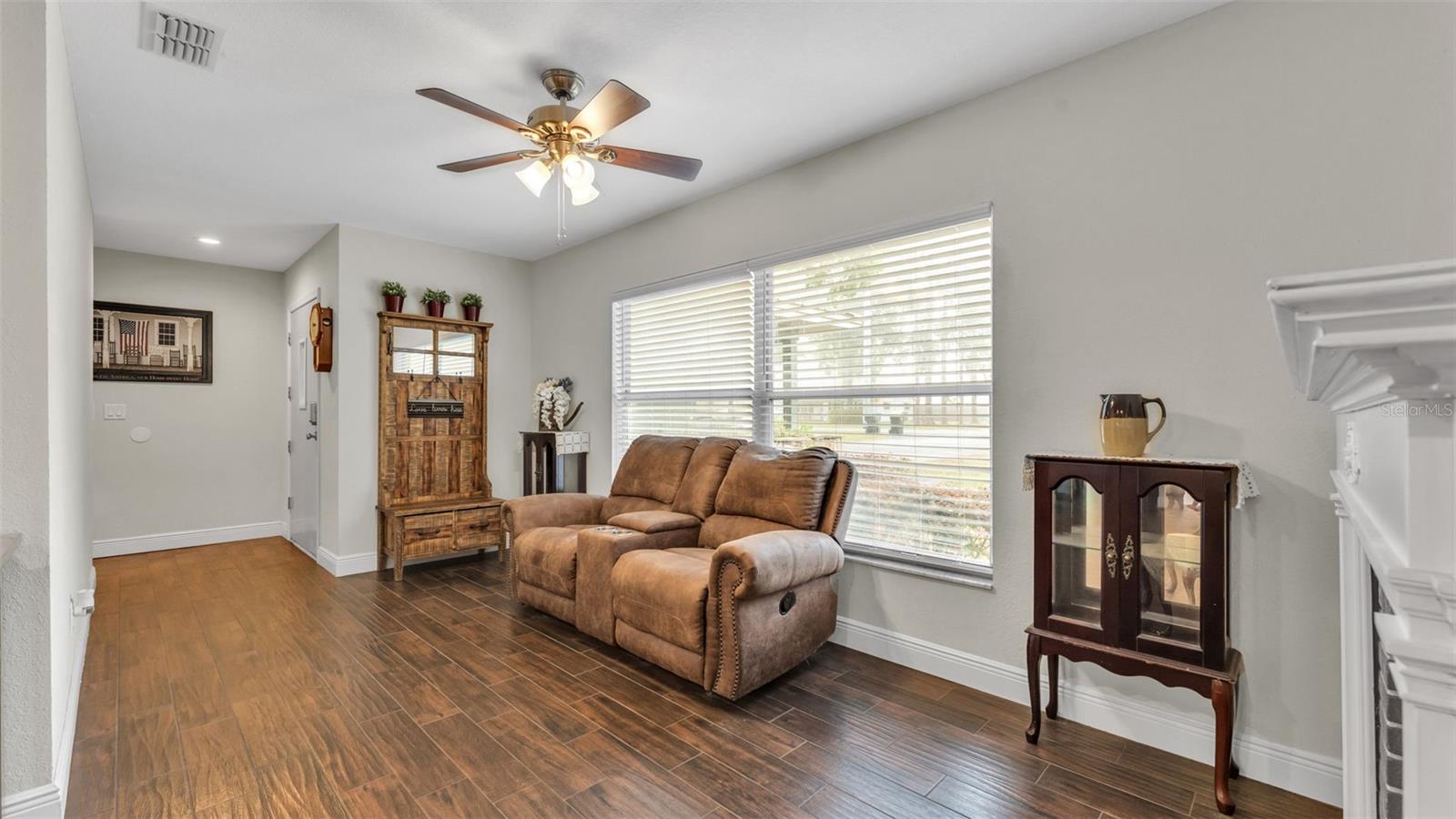 Image 15 of 41 For 815 Socrum Loop Road