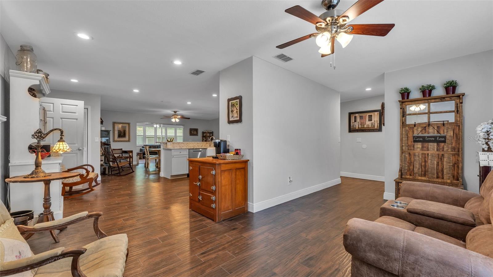 Image 16 of 41 For 815 Socrum Loop Road