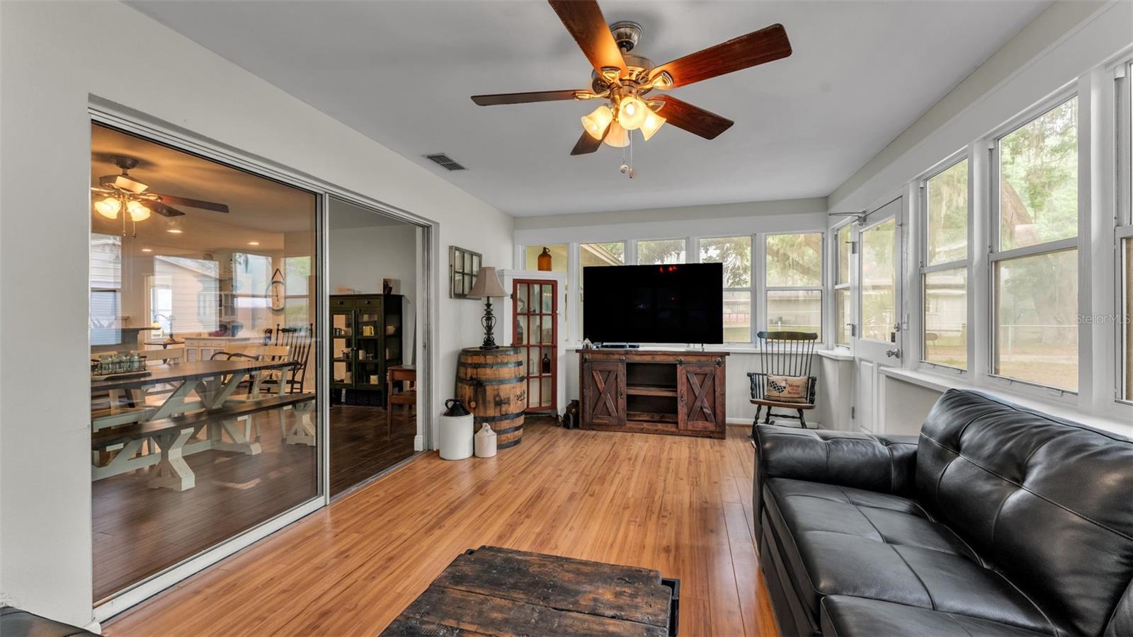 Image 18 of 41 For 815 Socrum Loop Road