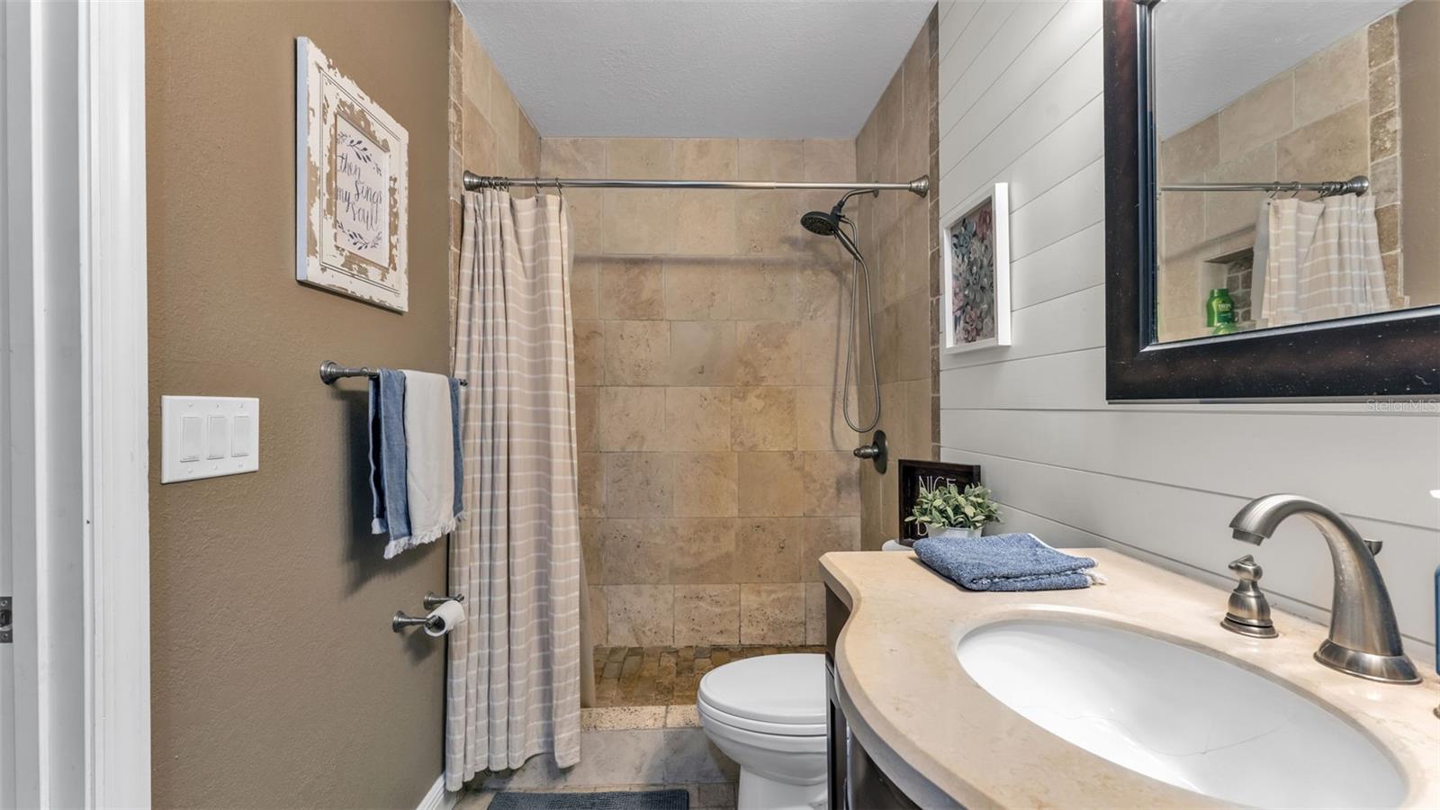 Image 20 of 41 For 815 Socrum Loop Road