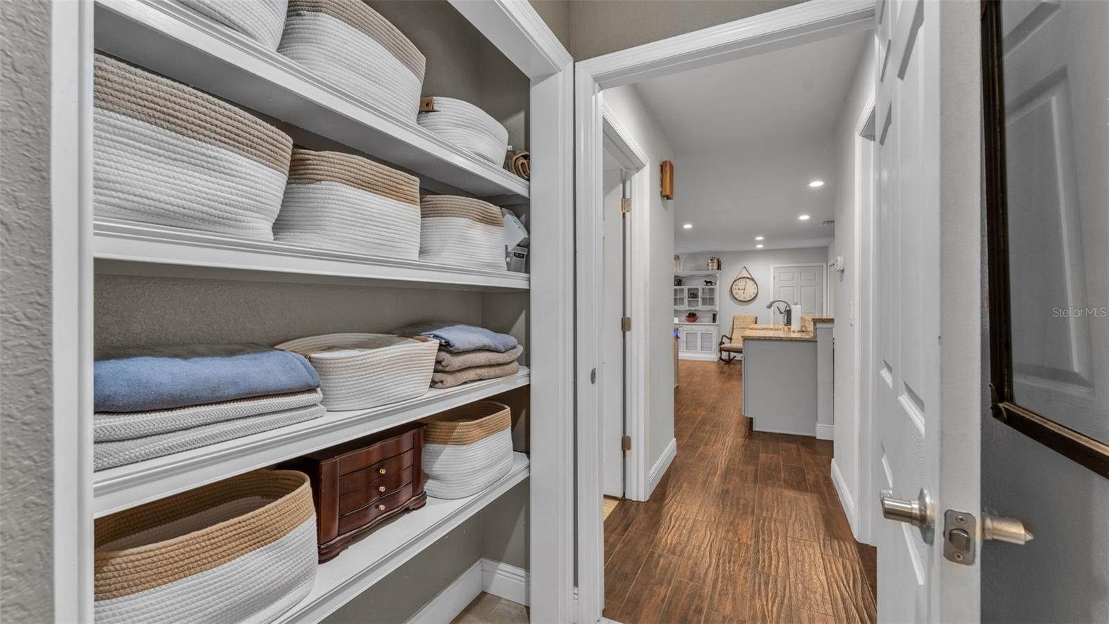 Image 21 of 41 For 815 Socrum Loop Road