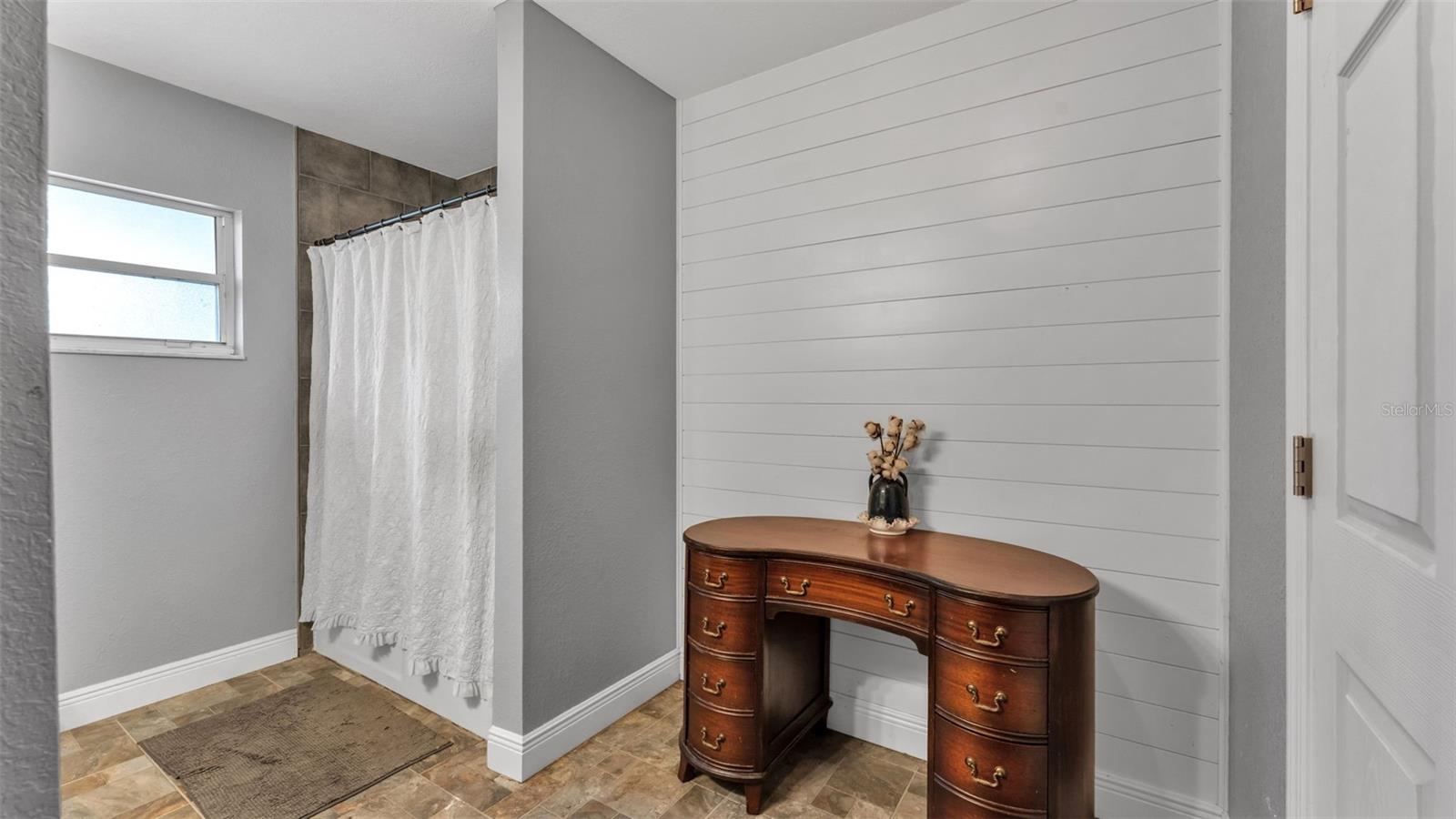 Image 25 of 41 For 815 Socrum Loop Road