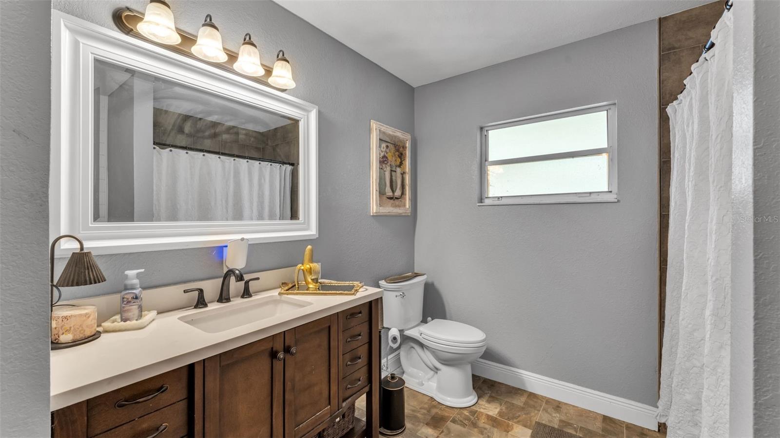 Image 27 of 41 For 815 Socrum Loop Road