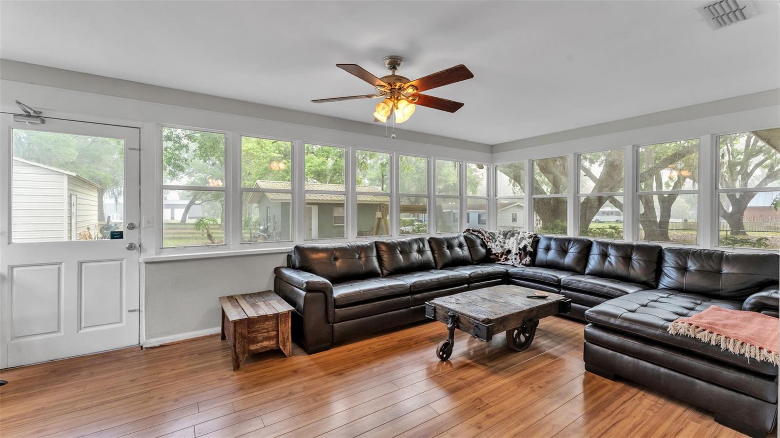 Image 31 of 41 For 815 Socrum Loop Road