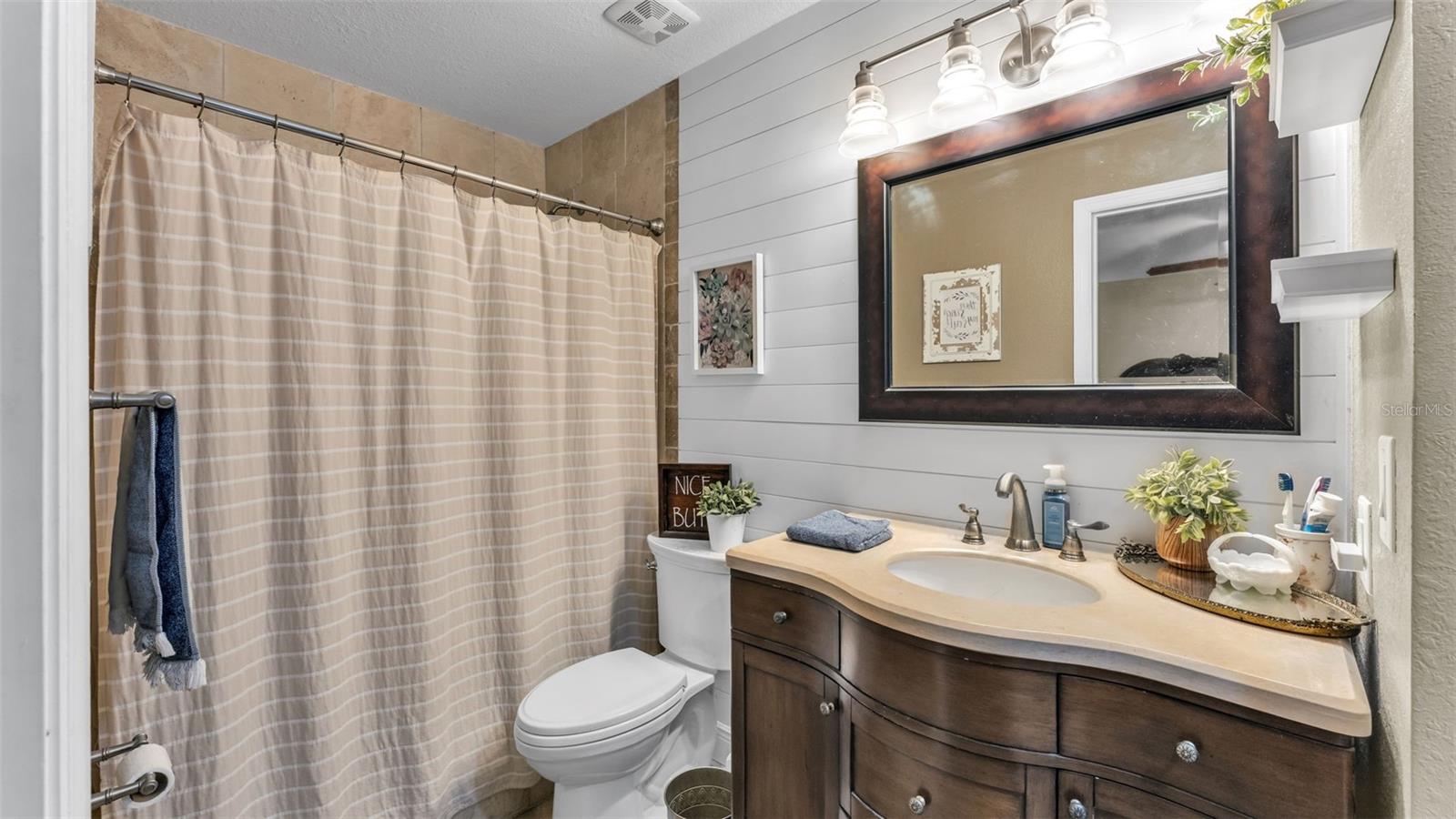 Image 5 of 41 For 815 Socrum Loop Road