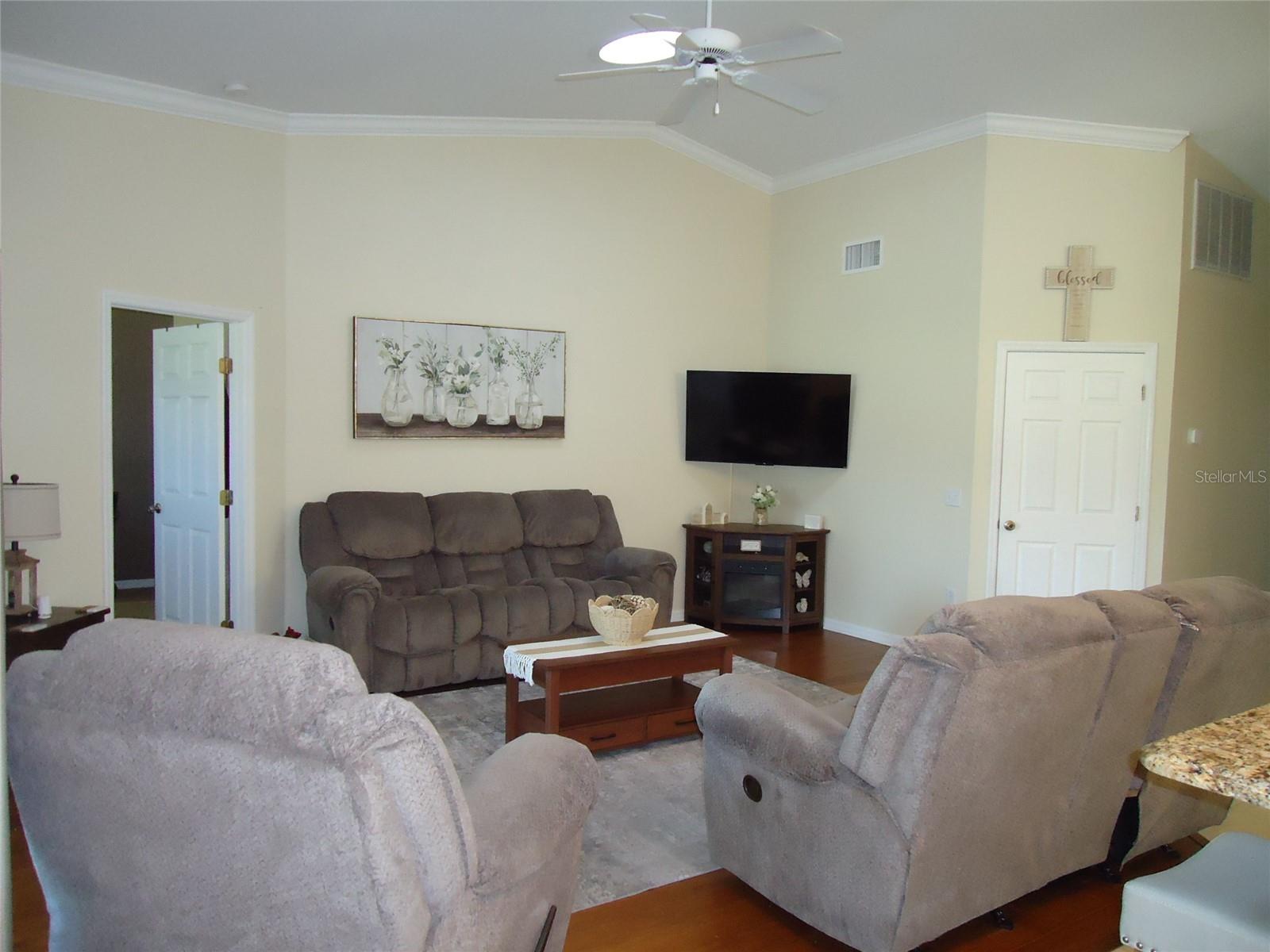 Image 4 of 31 For 6866 Bendelow Drive