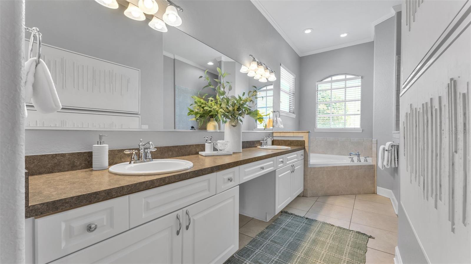 Image 27 of 74 For 1895 Orangewood Court